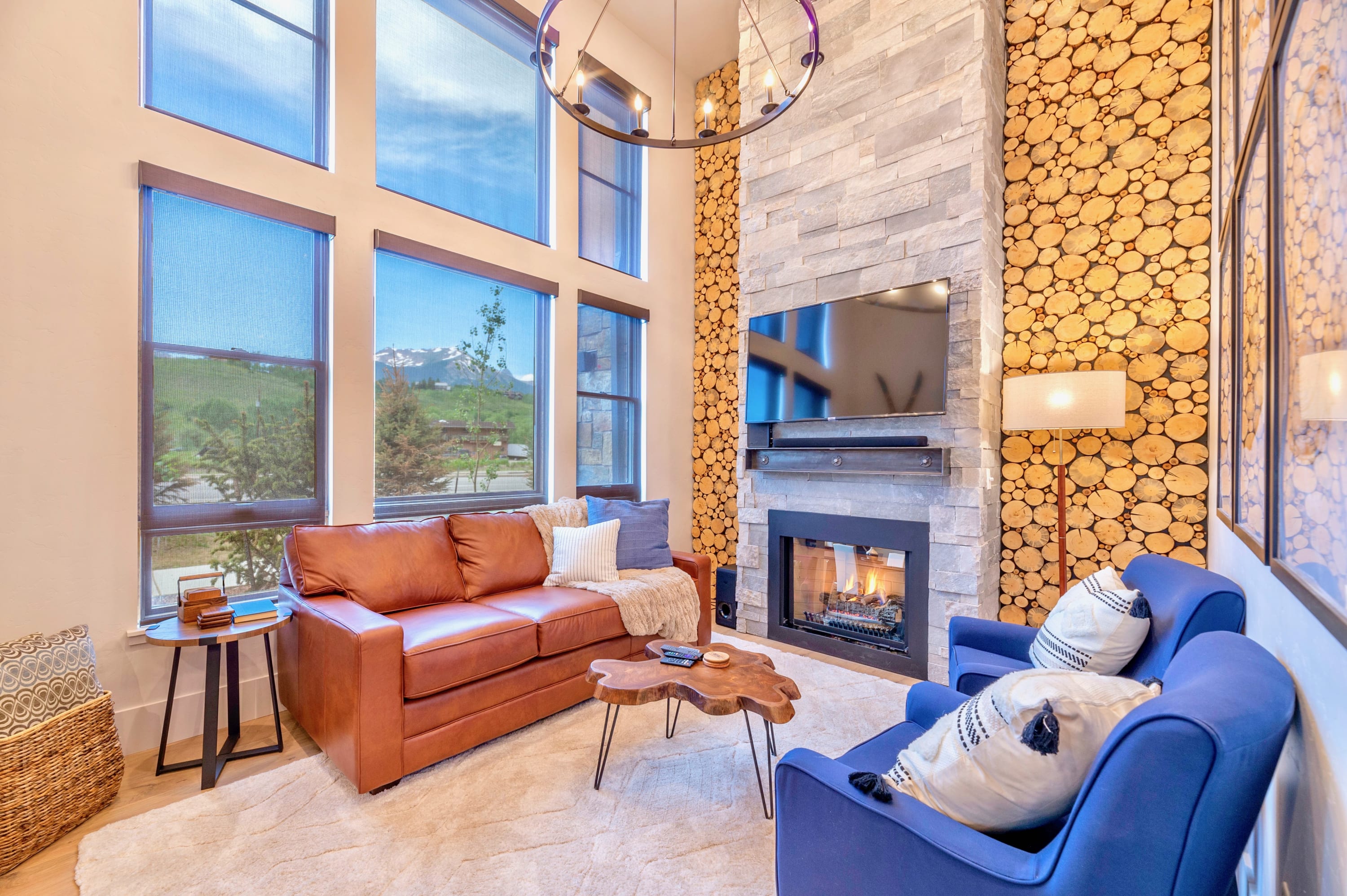 Stunning Mountain View 2BR Townhouse Fireplace
