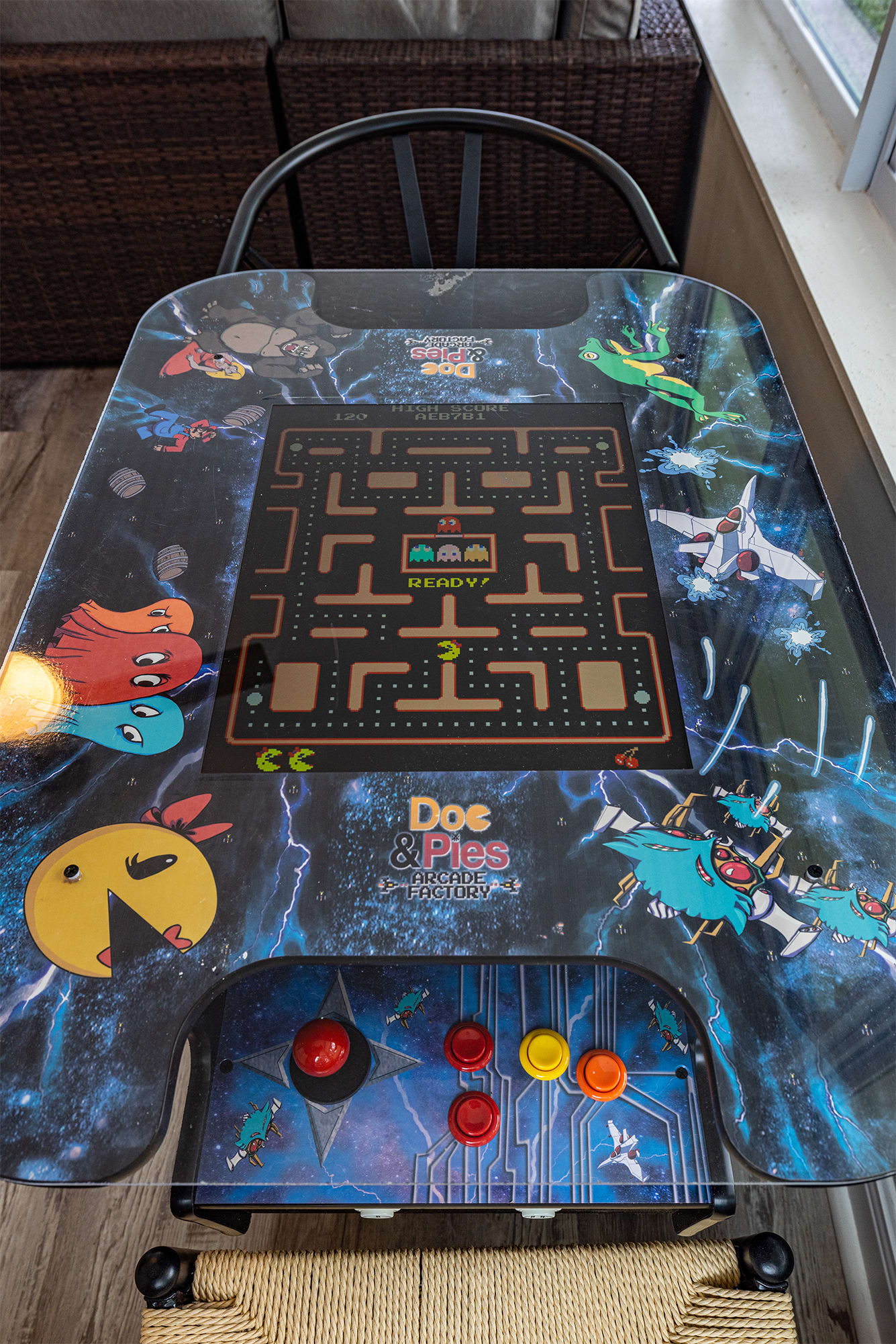 Have a pacman competition during your stay! Who can reach the highest score?