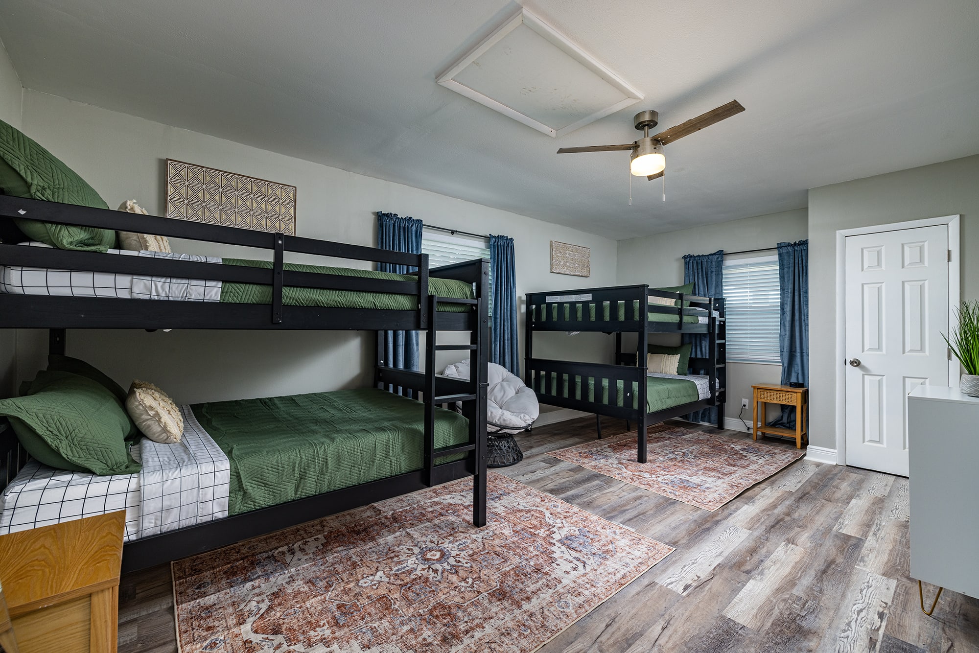 Large double bunk room with 4 Full beds