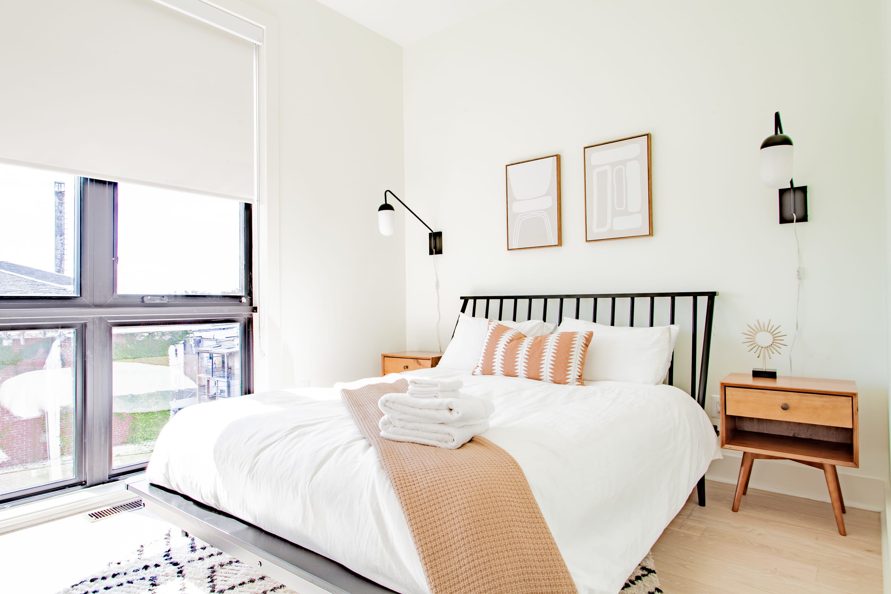 Chic 2-Bedroom Flat | 2 Floors | METRO Accessible!