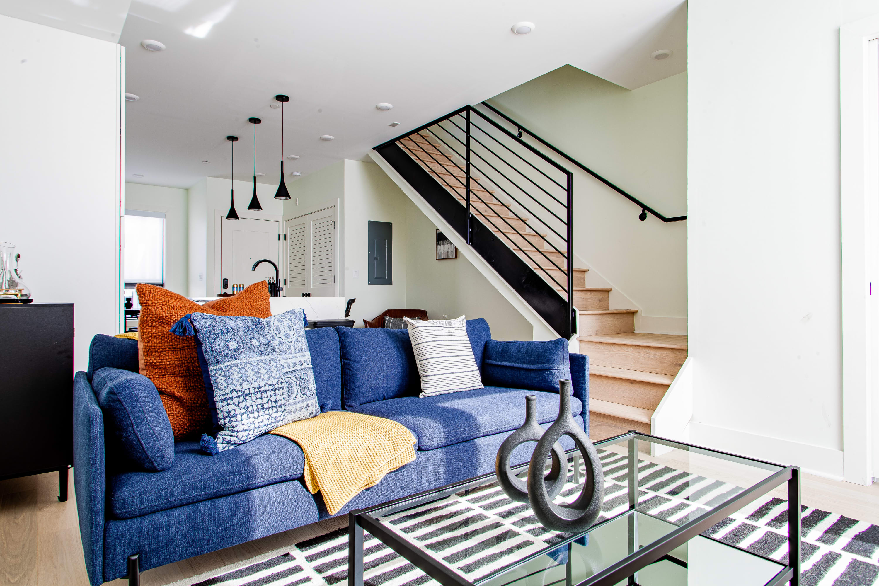 Chic 2-Bedroom Flat | 2 Floors | METRO Accessible!