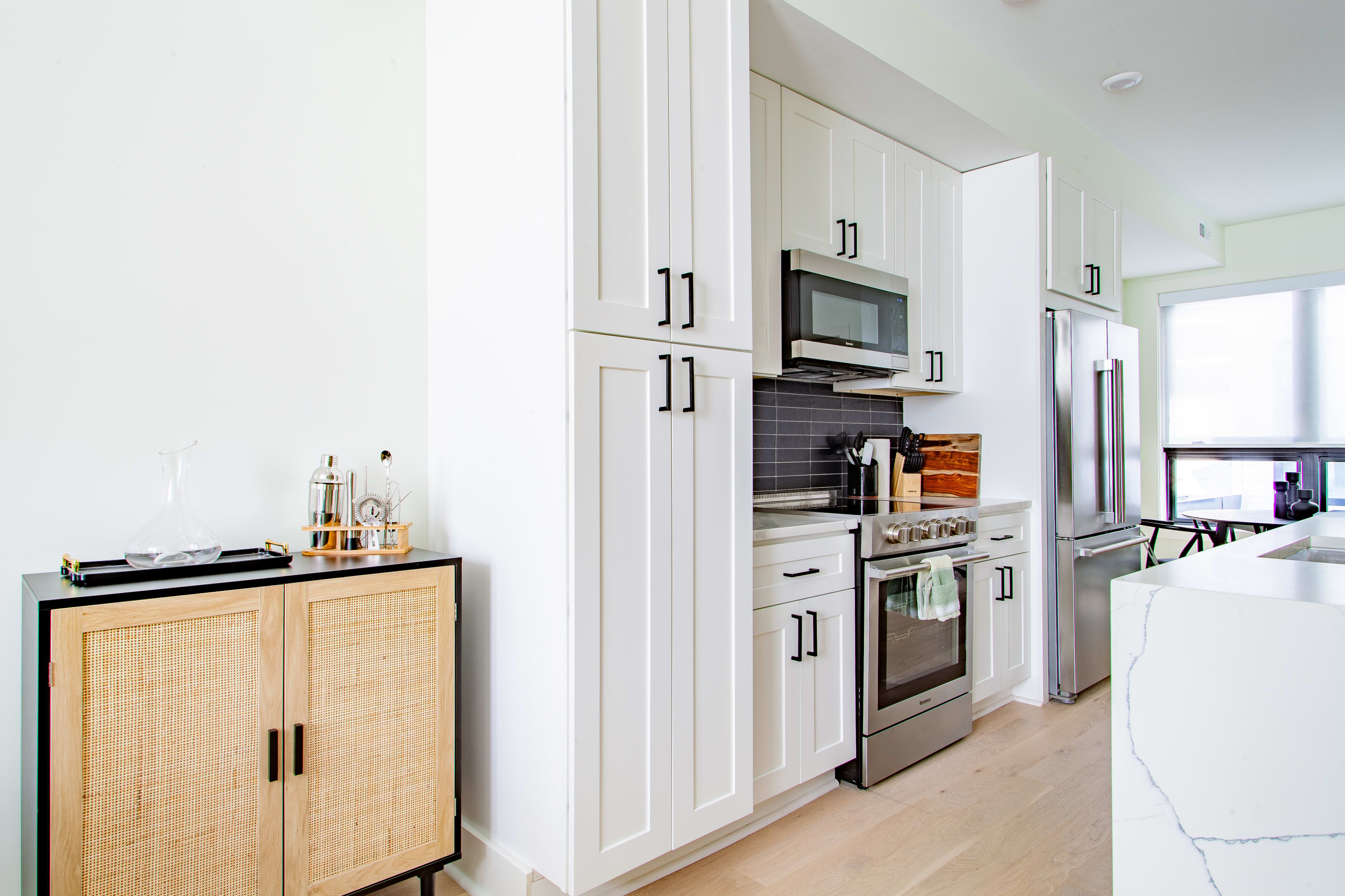 Chic 2-Bedroom Flat | 2 Floors | METRO Accessible!