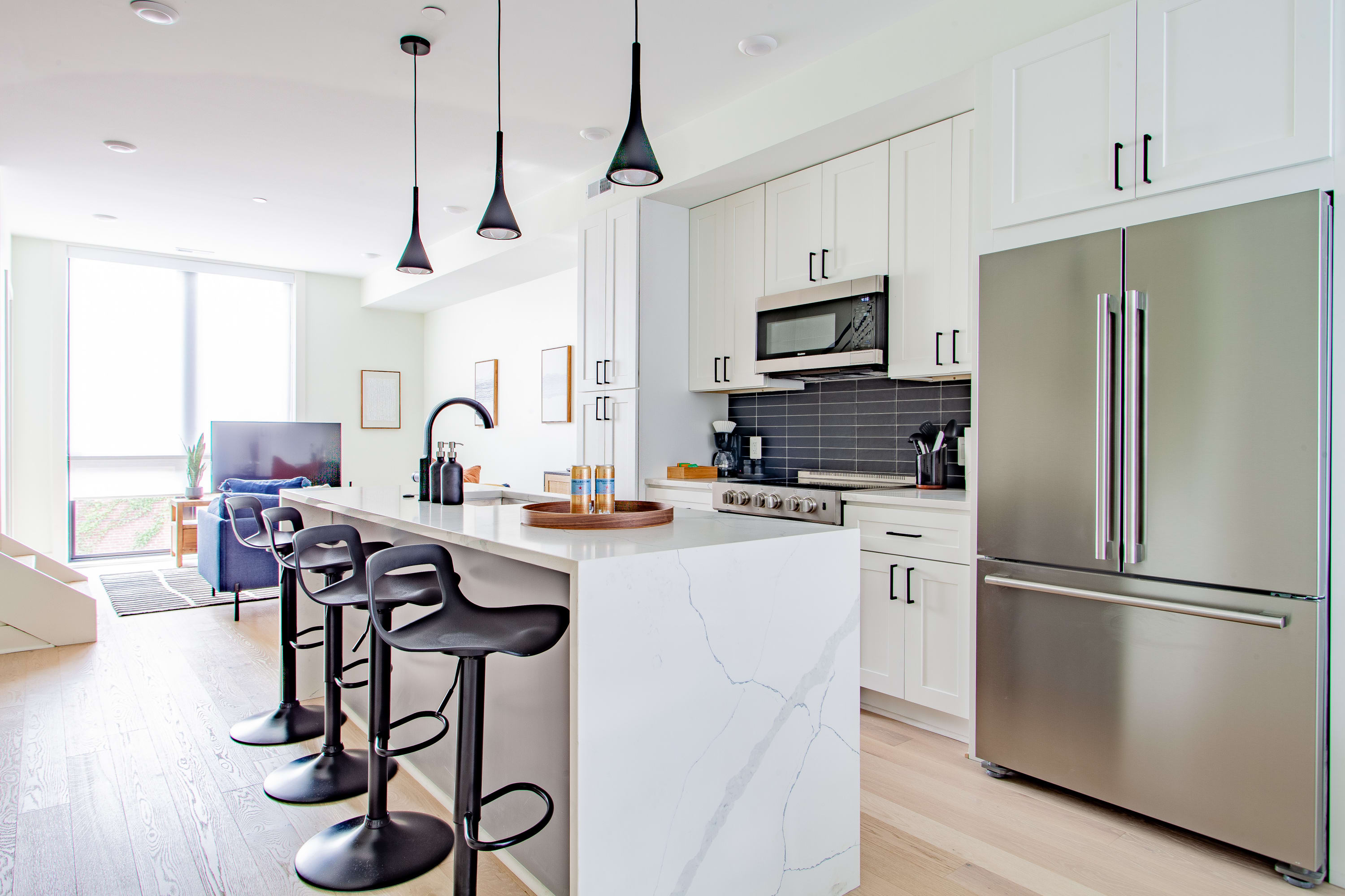 Chic 2-Bedroom Flat | 2 Floors | METRO Accessible!