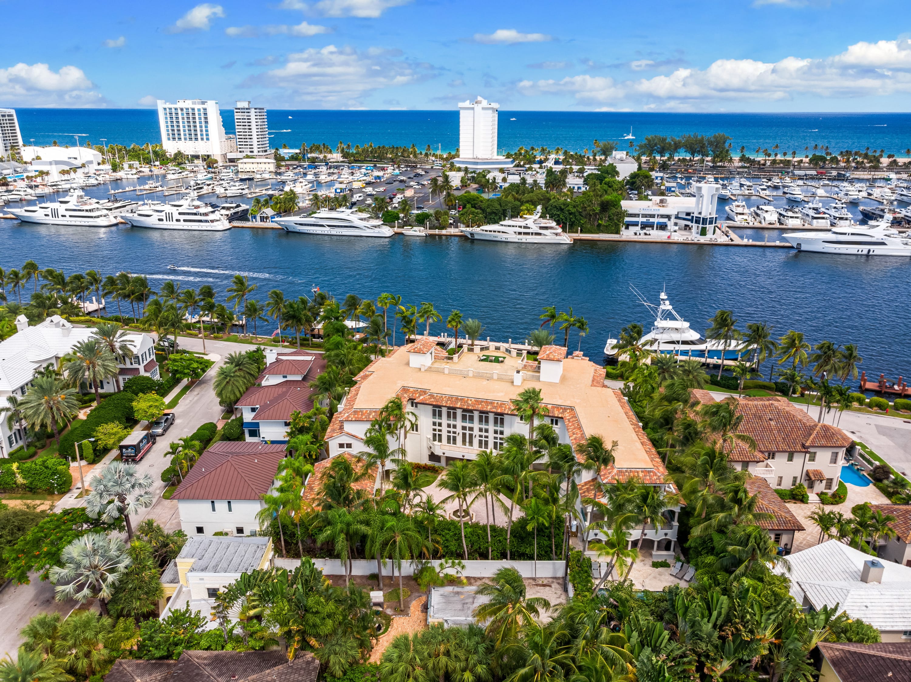 Mansion Waterfront Living WOW Luxurious 21,756 SQFT Near Beach