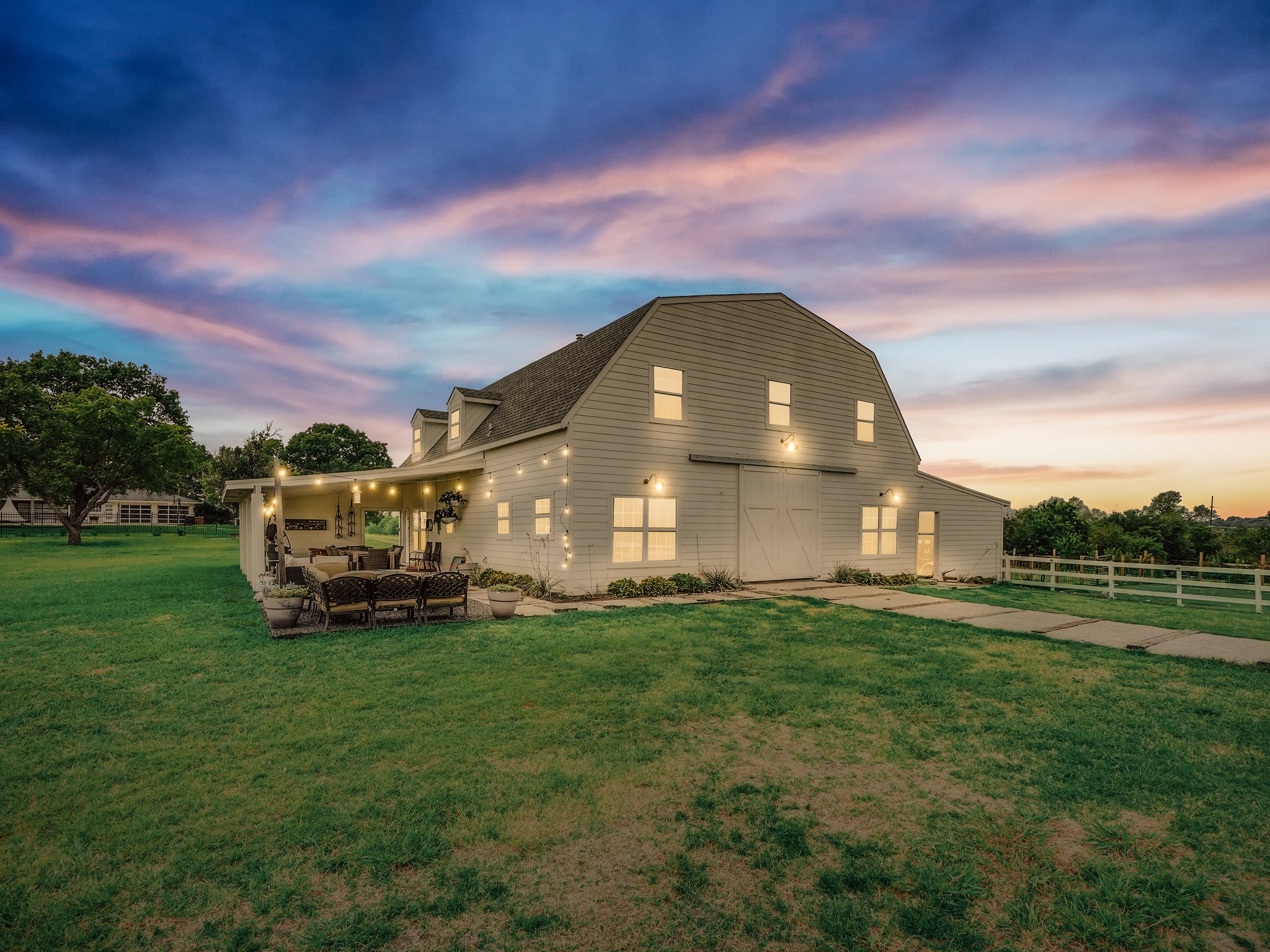 Scenic Barndominium, Hot tub & Separate Suite — Garland, TX — vacation rental