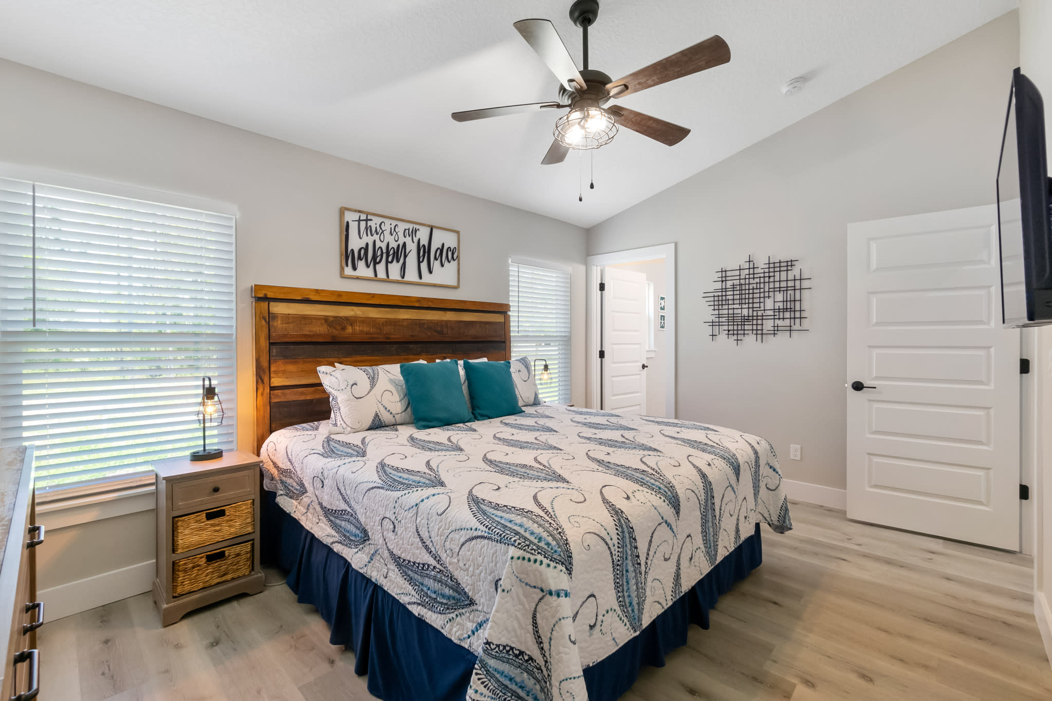 SunRay Cottage: 3 Bed/2 Bath/Convenient Location! — photo 11