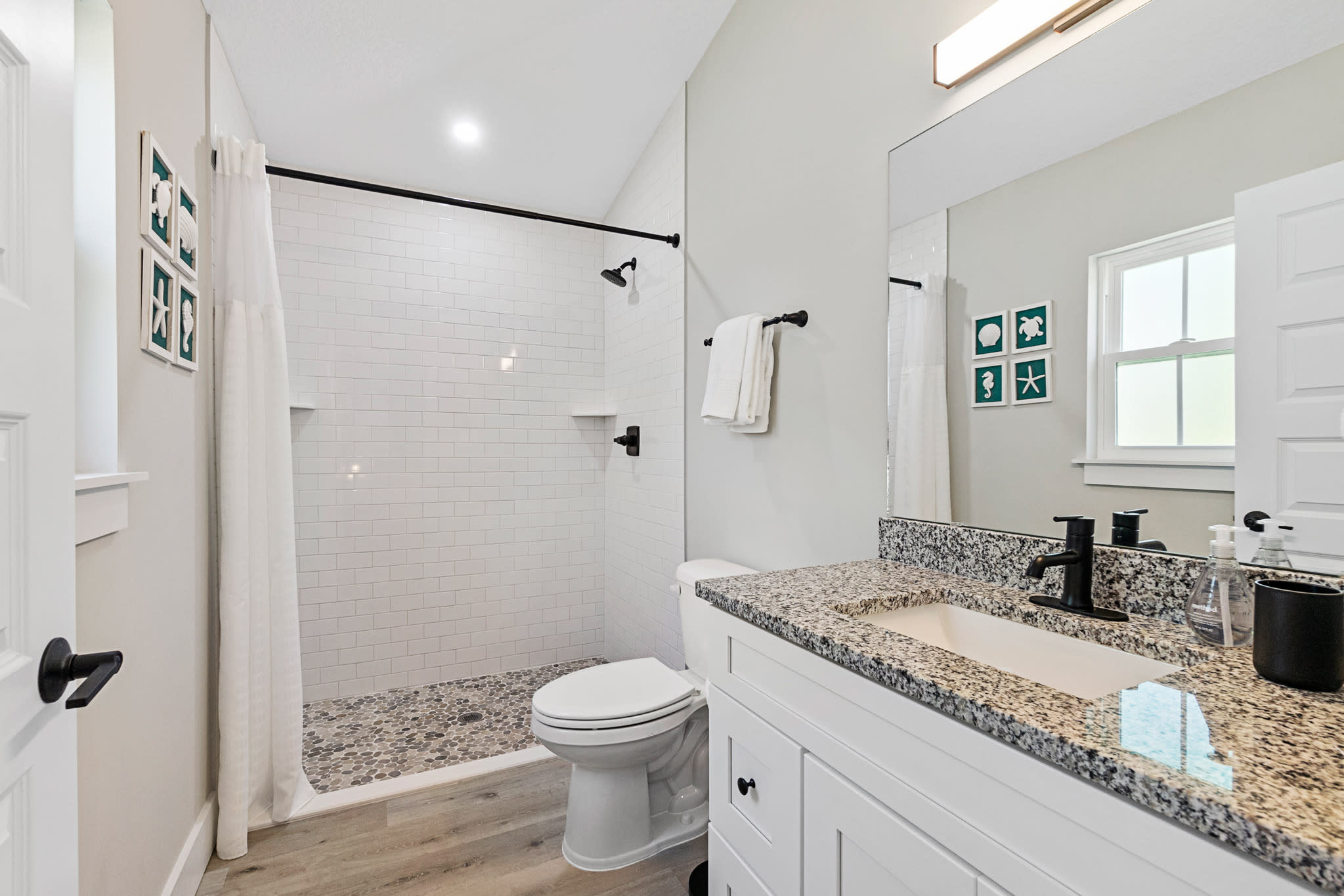 SunRay Cottage: 3 Bed/2 Bath/Convenient Location! — photo 12