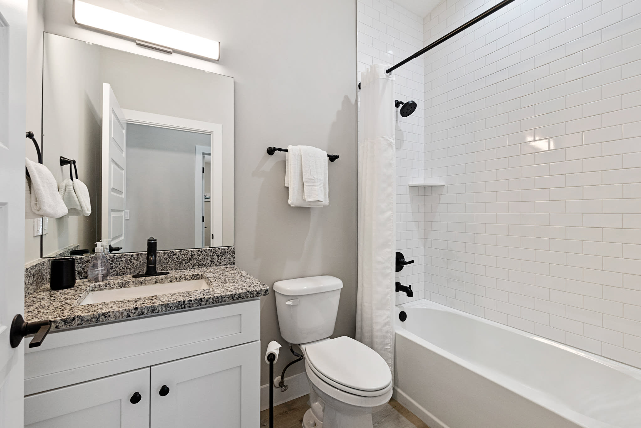 SunRay Cottage: 3 Bed/2 Bath/Convenient Location! — photo 16