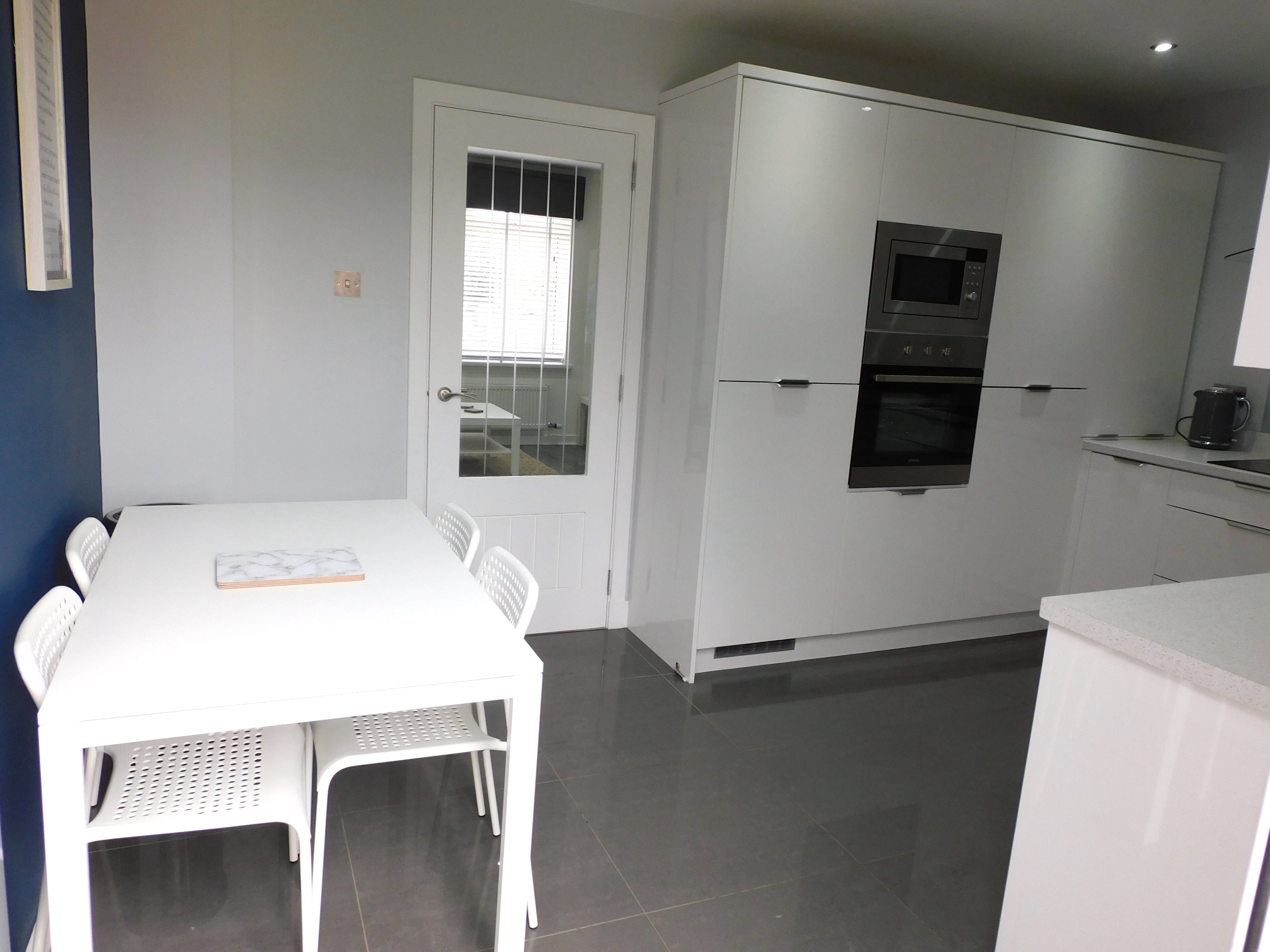 Beautiful 3 bedroom home with large garden. 35 mins to Glasgow...