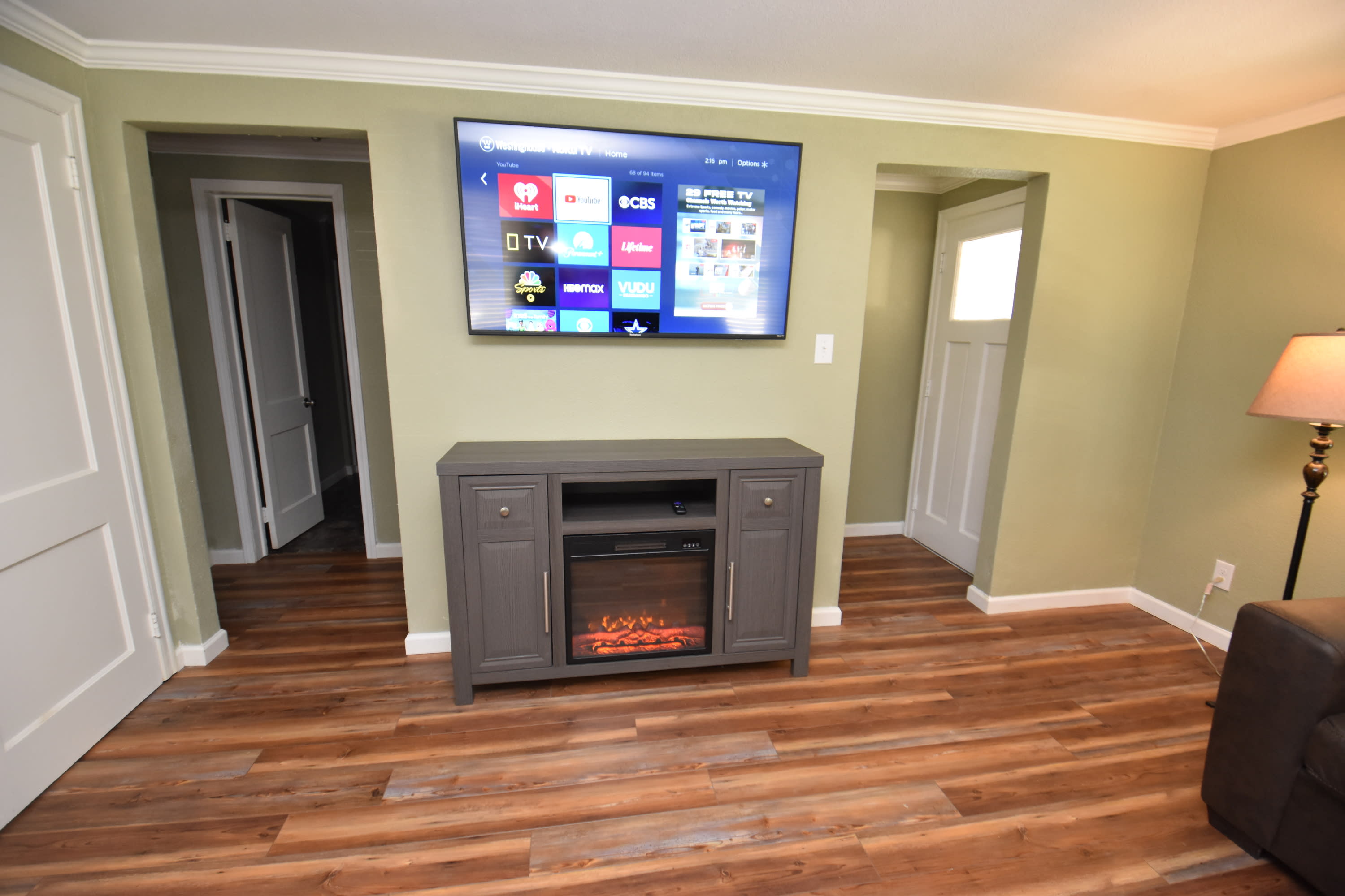 20 min Walk to ND, 3 bedroom 2 bath home(54475) 4