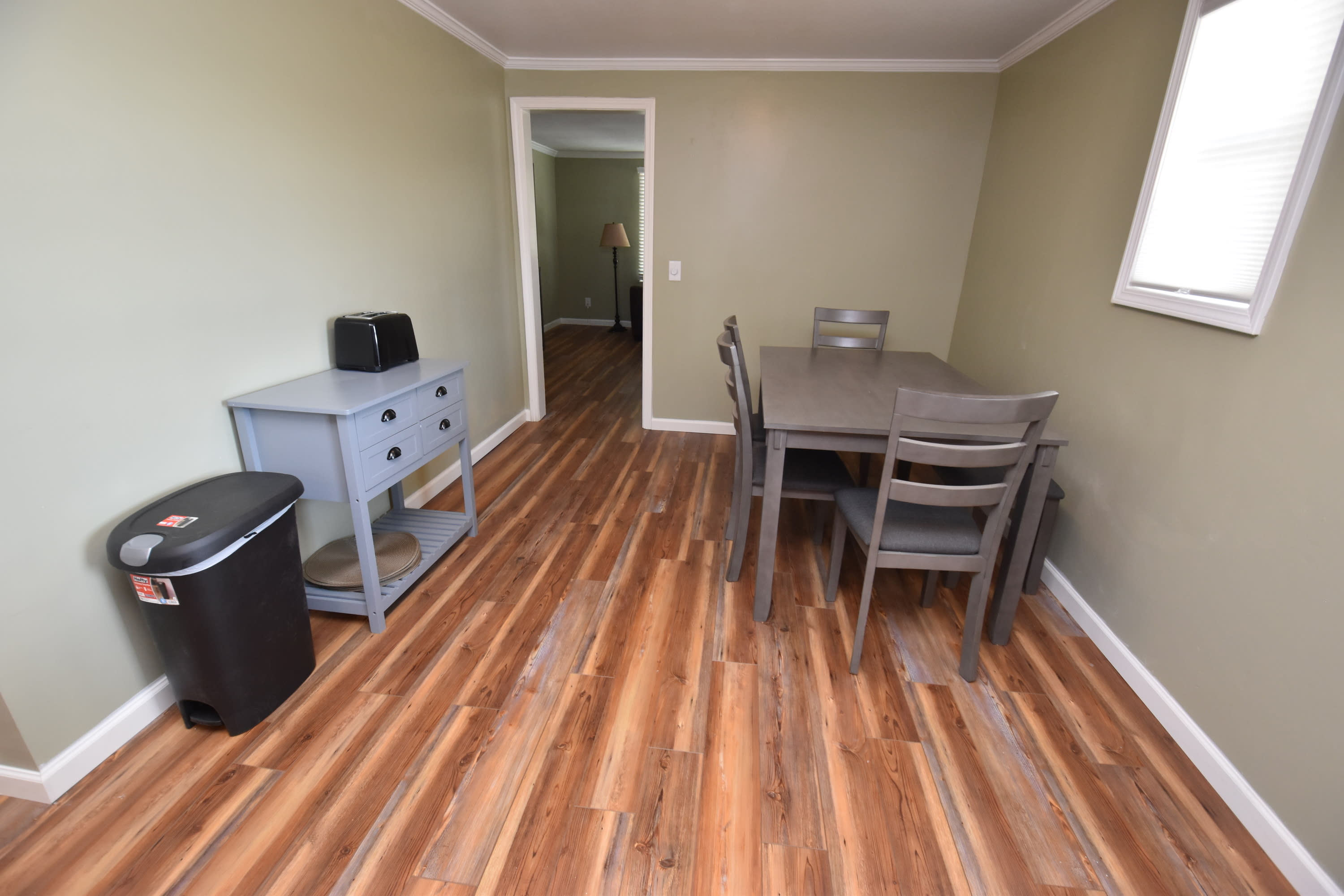 20 min Walk to ND, 3 bedroom 2 bath home(54475) 6