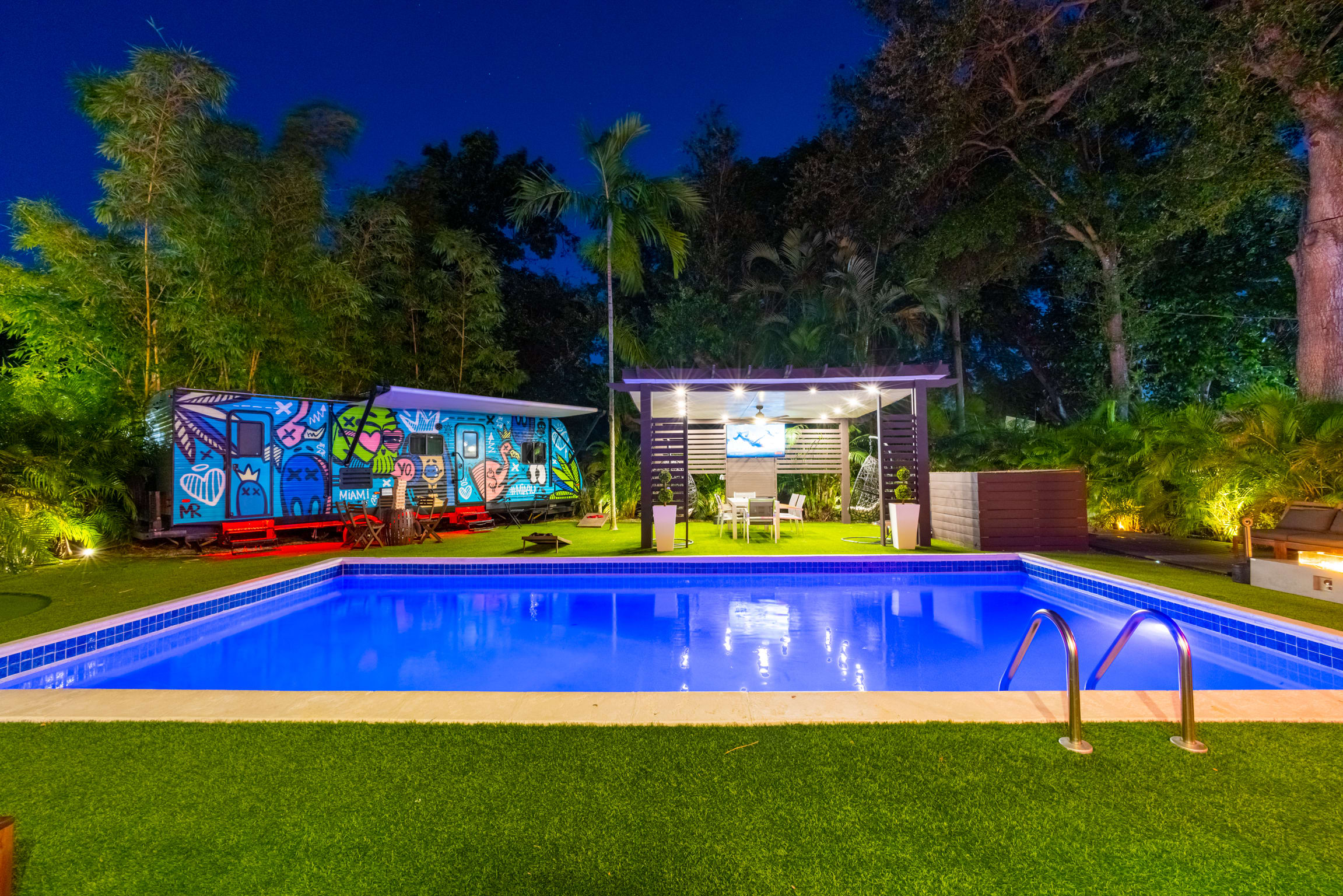 Sunny Daze 💜 Villa -Pool-Mini Golf⛳️ Fire Pit-Near Beaches - Photo 3