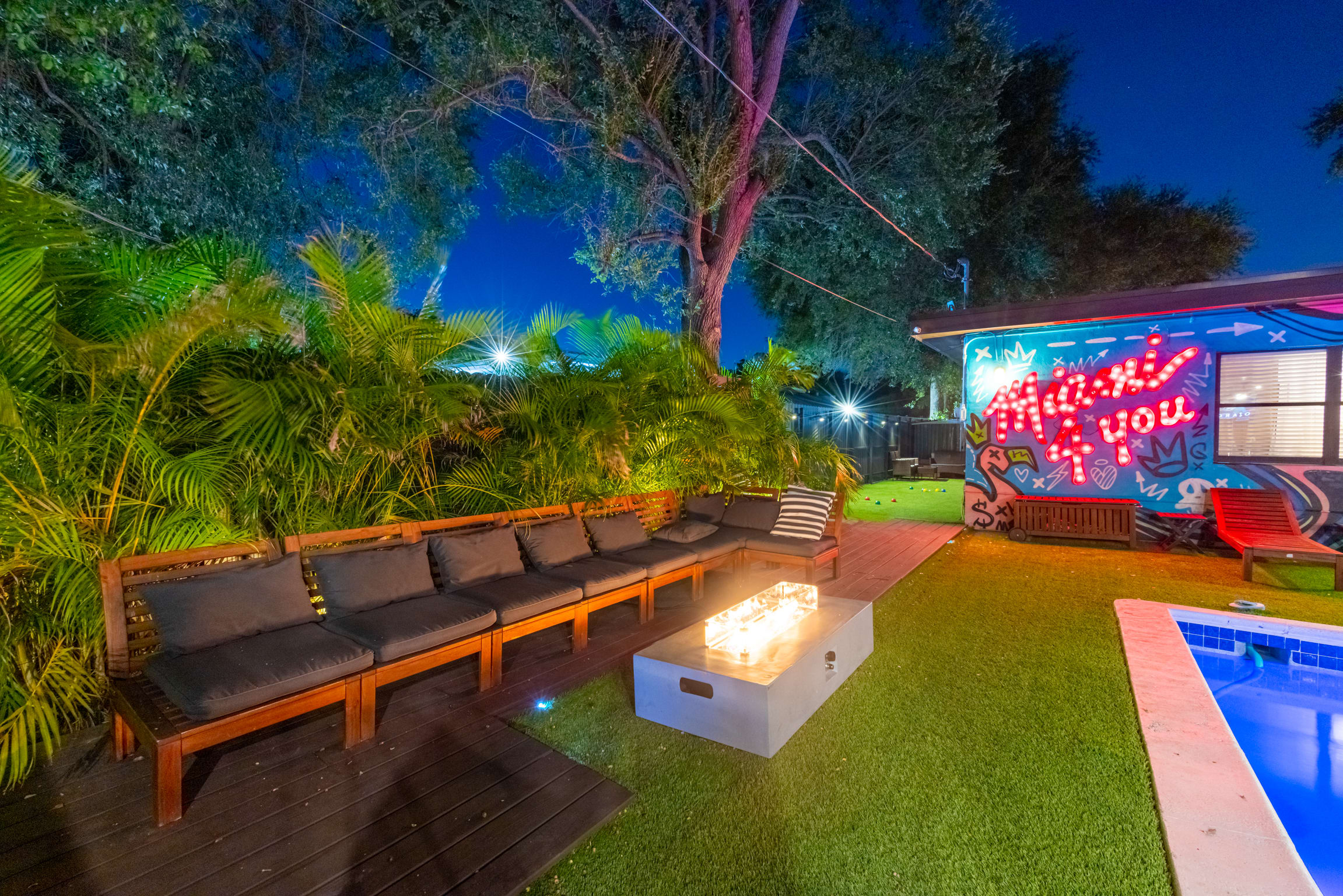 Sunny Daze 💜 Villa -Pool-Mini Golf⛳️ Fire Pit-Near Beaches - Photo 5