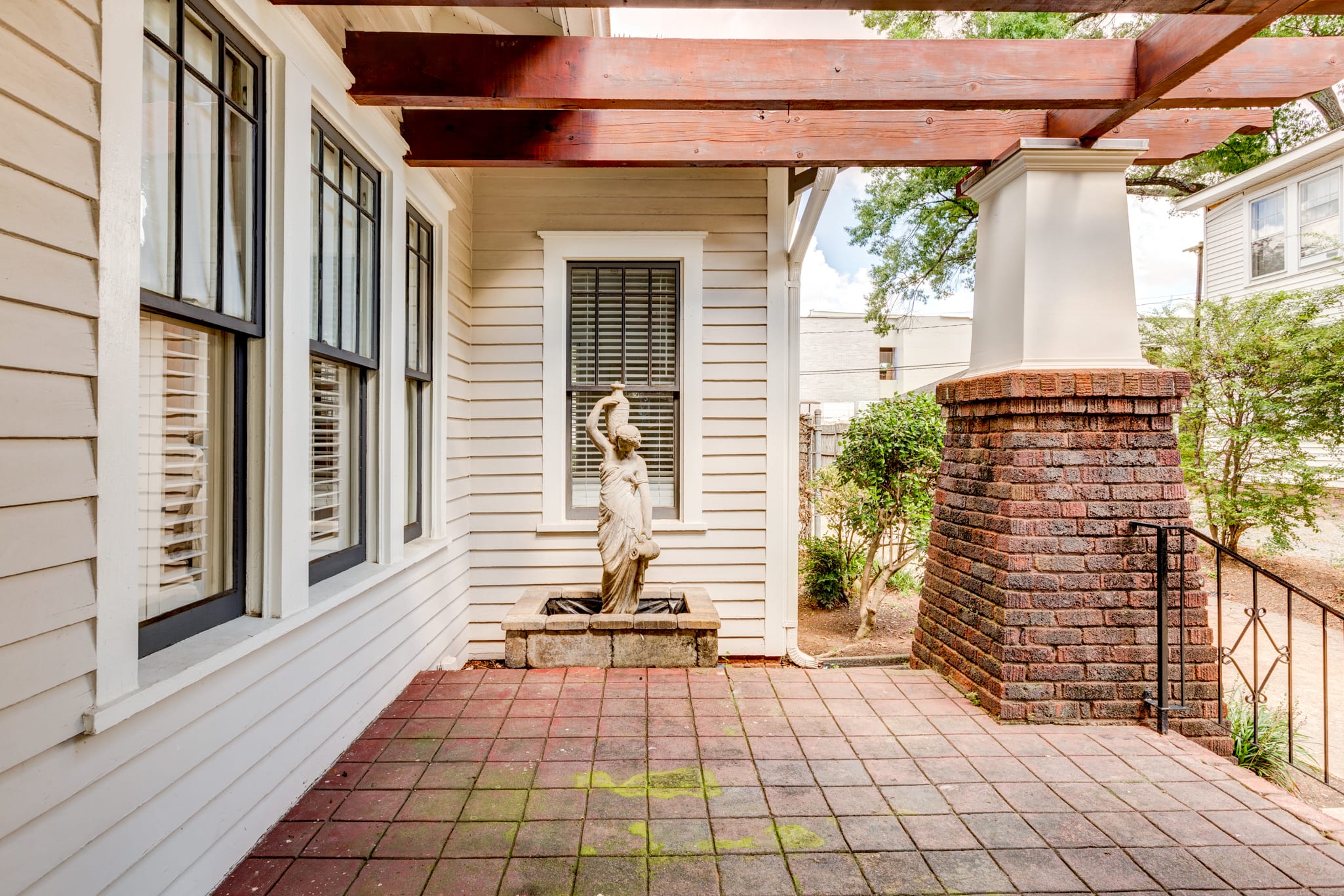 Tree-Lined Street. Walk to Shops. Beautiful Porch. - Foto 45