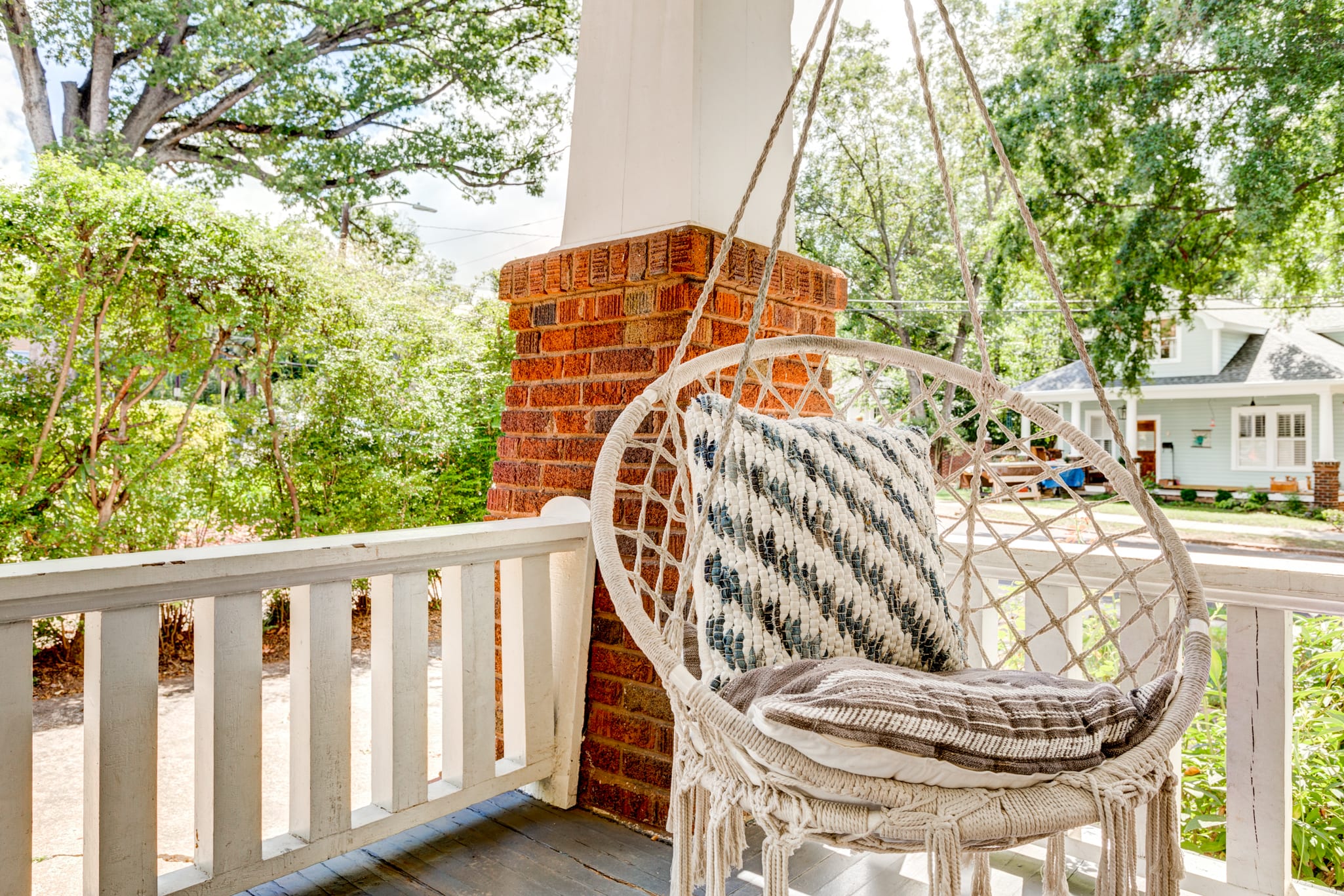Tree-Lined Street. Walk to Shops. Beautiful Porch. - Foto 16