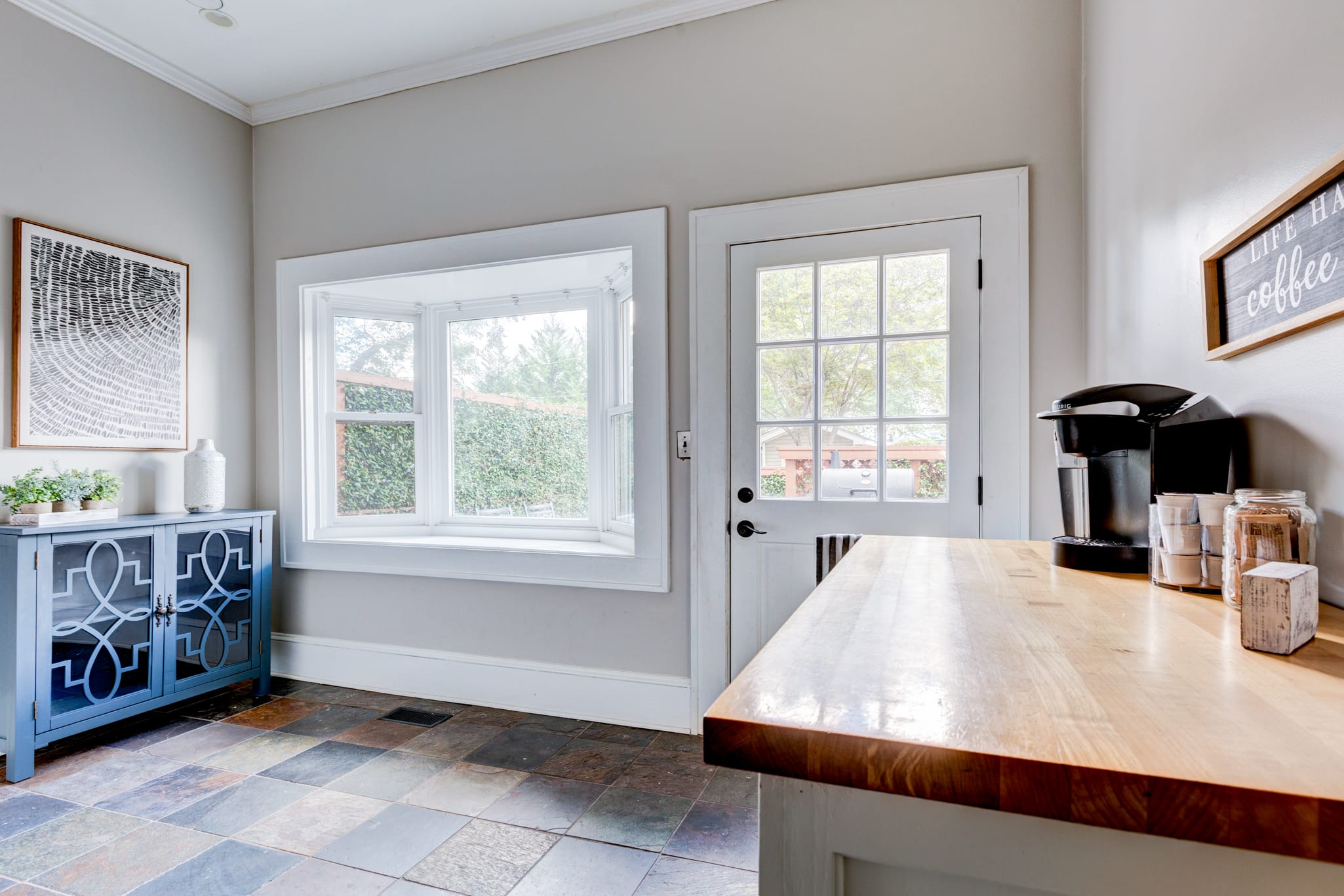 Tree-Lined Street. Walk to Shops. Beautiful Porch. - Foto 14