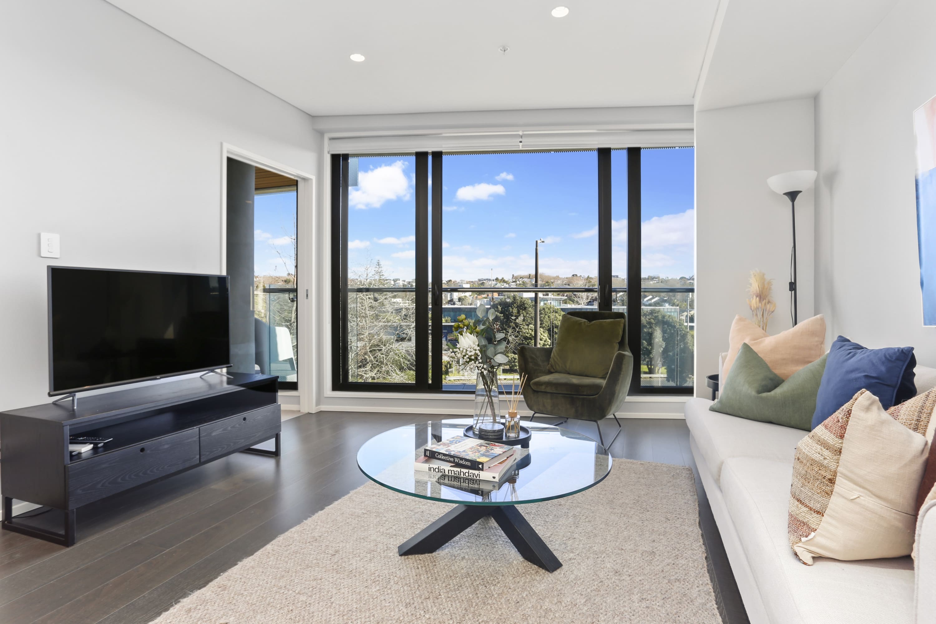 Lovely and warm one bedroom in the CBD - Image 3