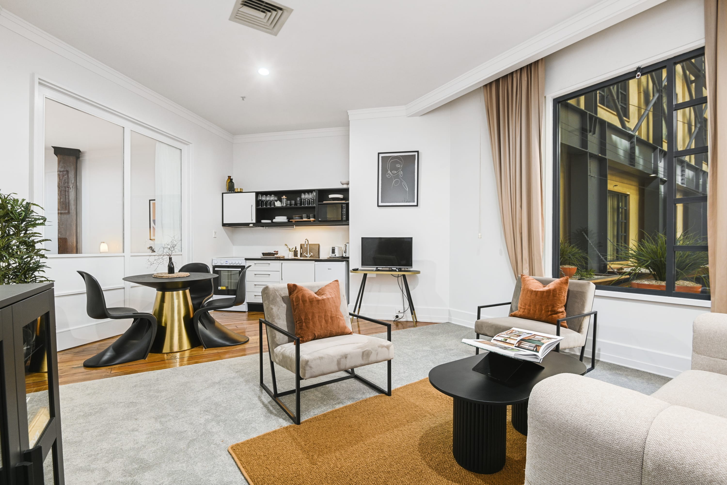 Stylish Apartment in the Heritage on Hobson Street - Image 2