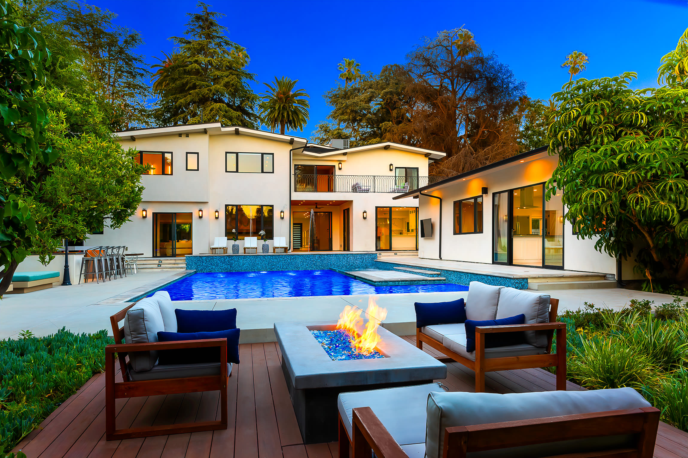 The Beverly Hills Estate & Tennis Court - Picture 12