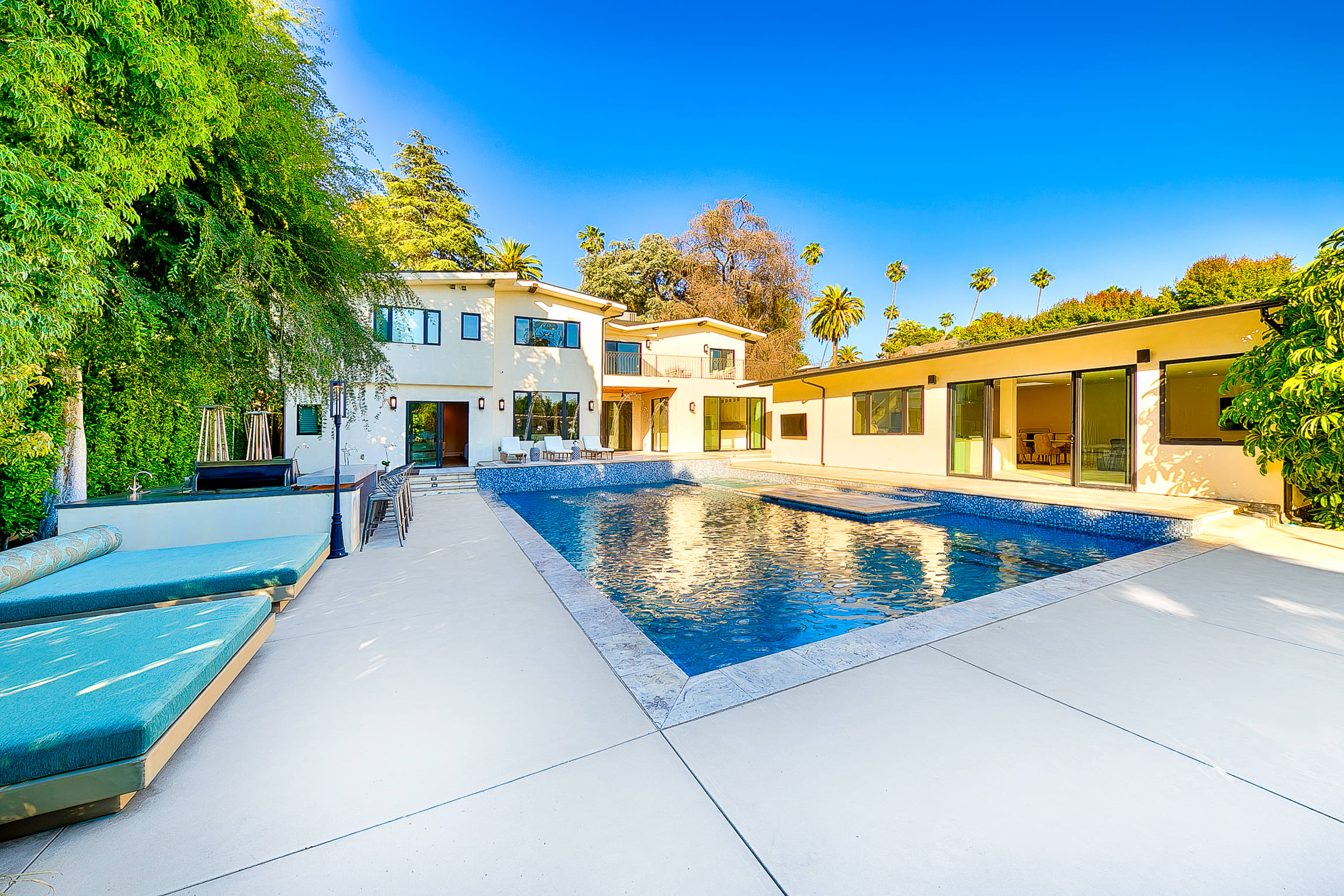 The Beverly Hills Estate & Tennis Court - Picture 17