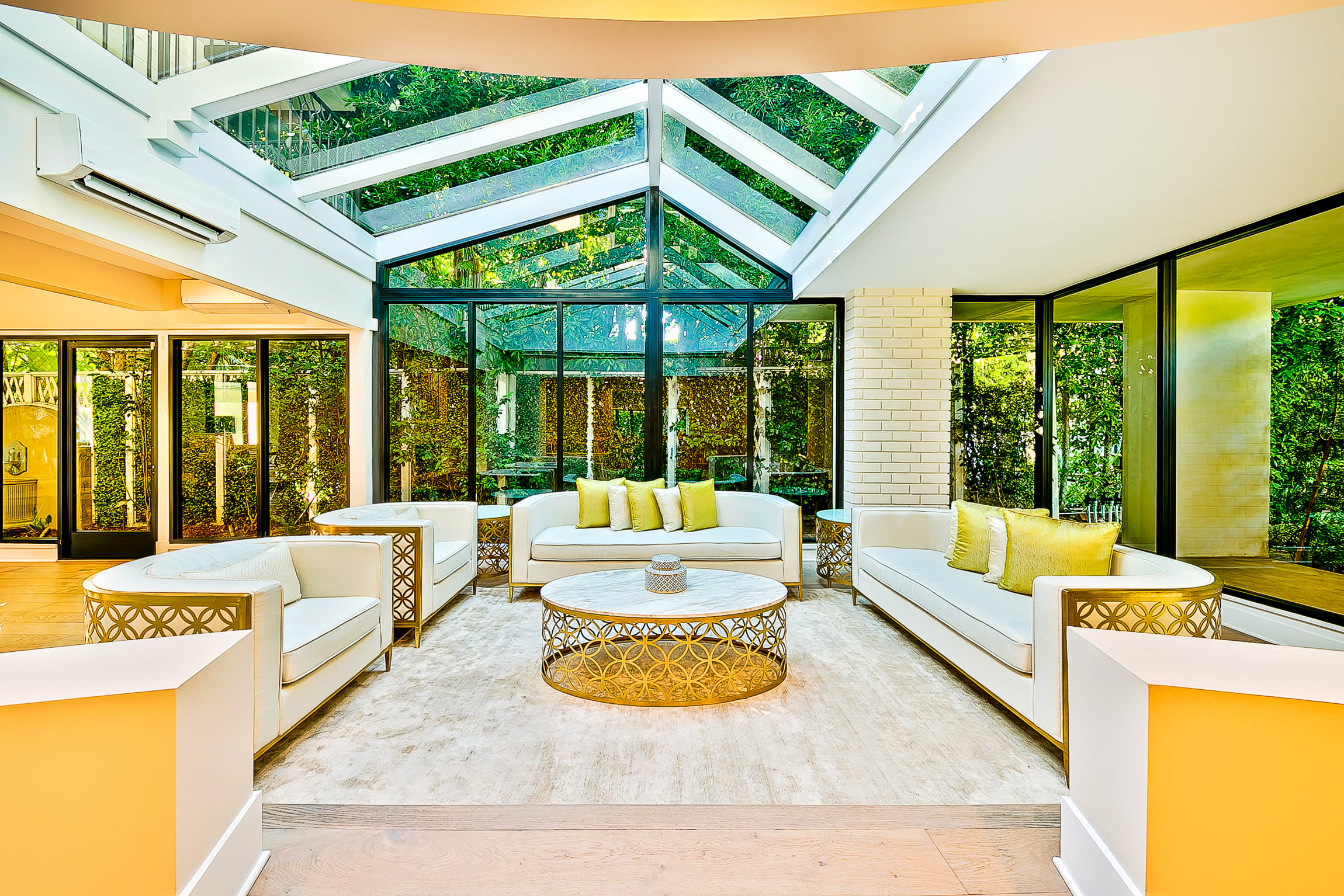 The Beverly Hills Estate & Tennis Court - Picture 21
