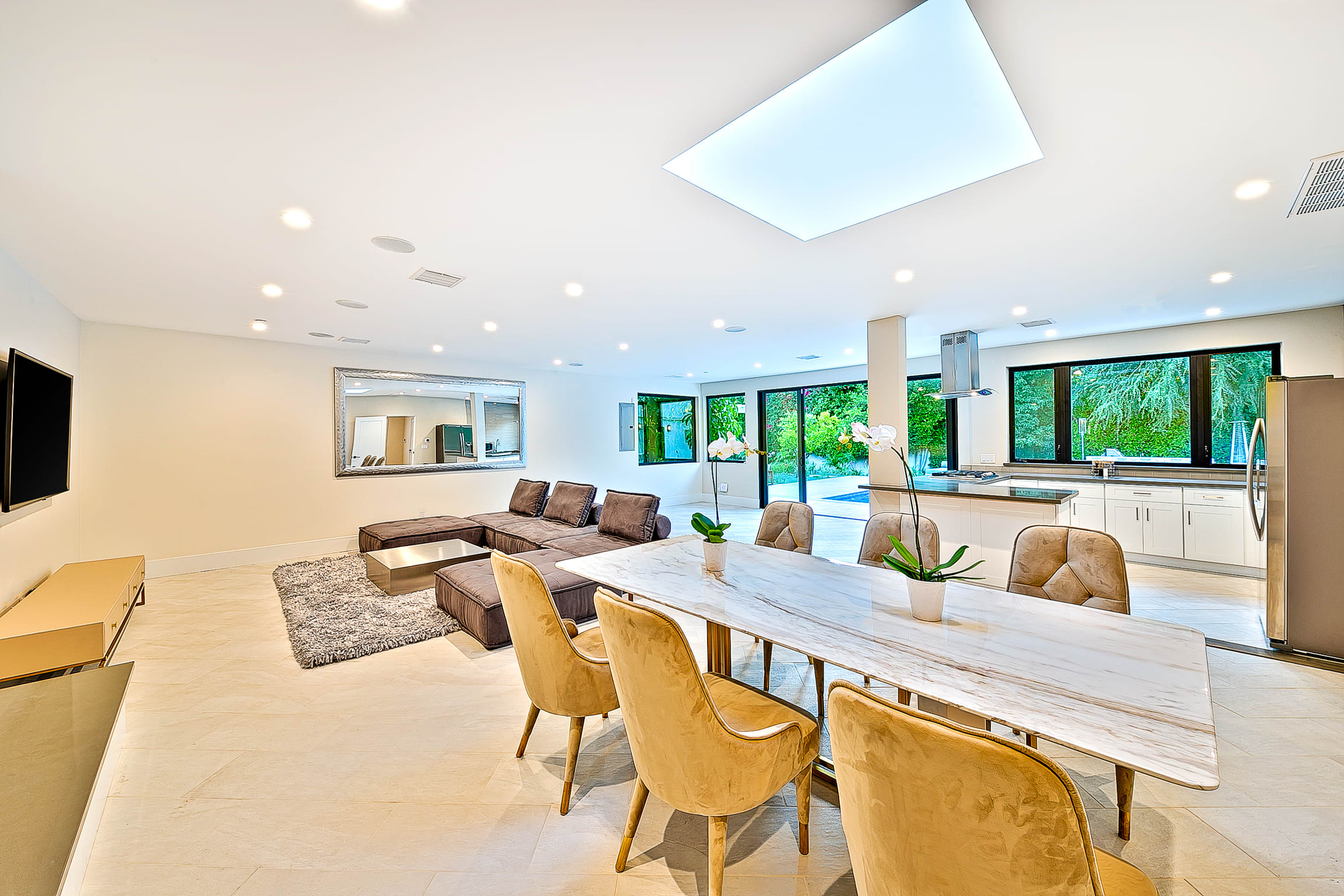 The Beverly Hills Estate & Tennis Court - Picture 49