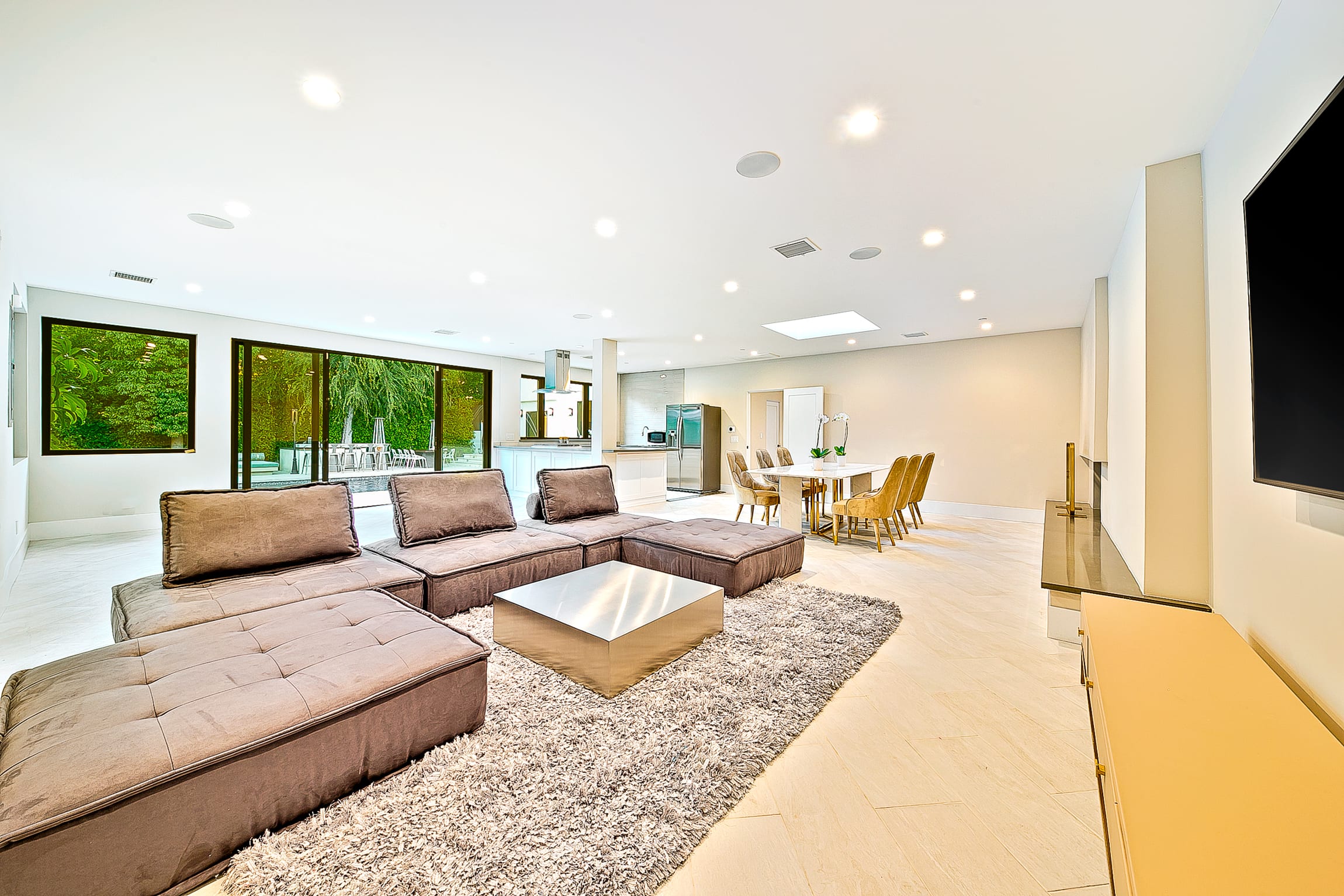 The Beverly Hills Estate & Tennis Court - Picture 50