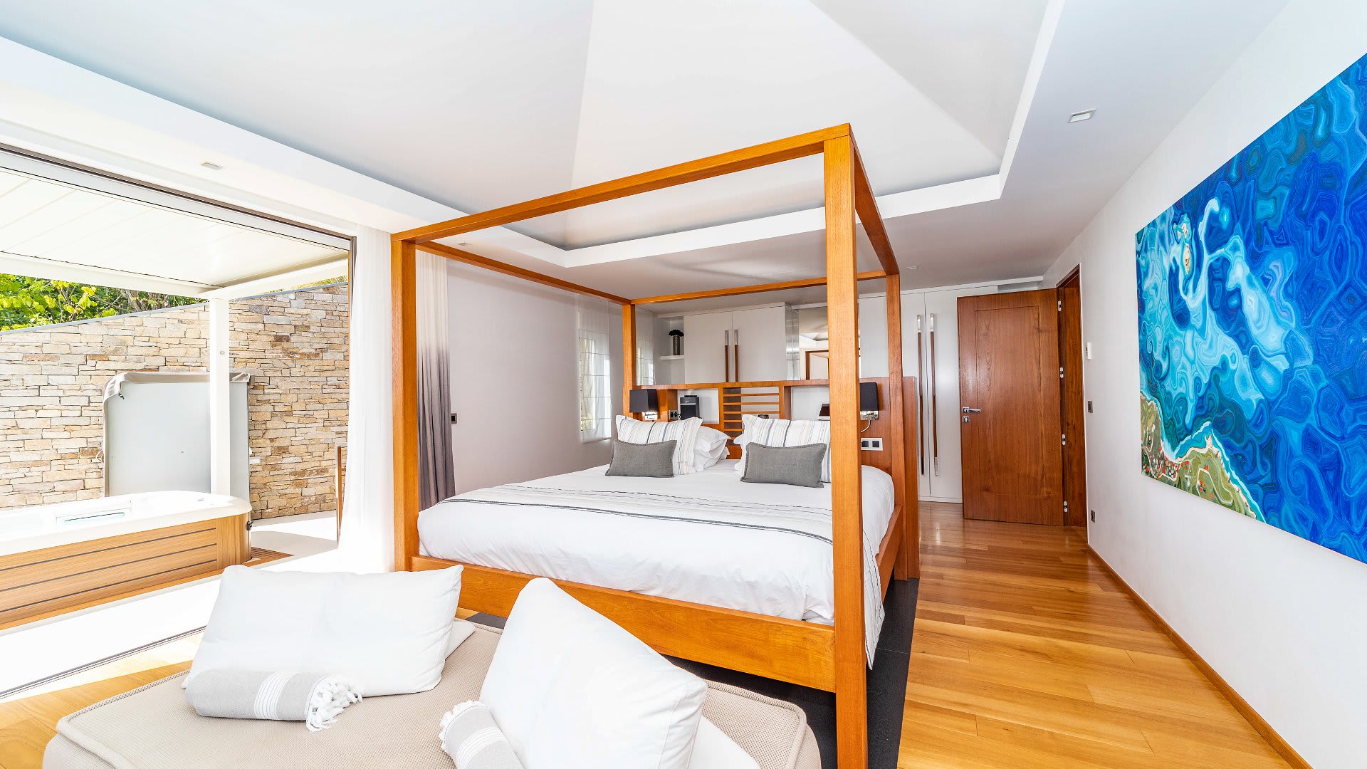 Outstanding Villa with an Amazing Sunset View 3