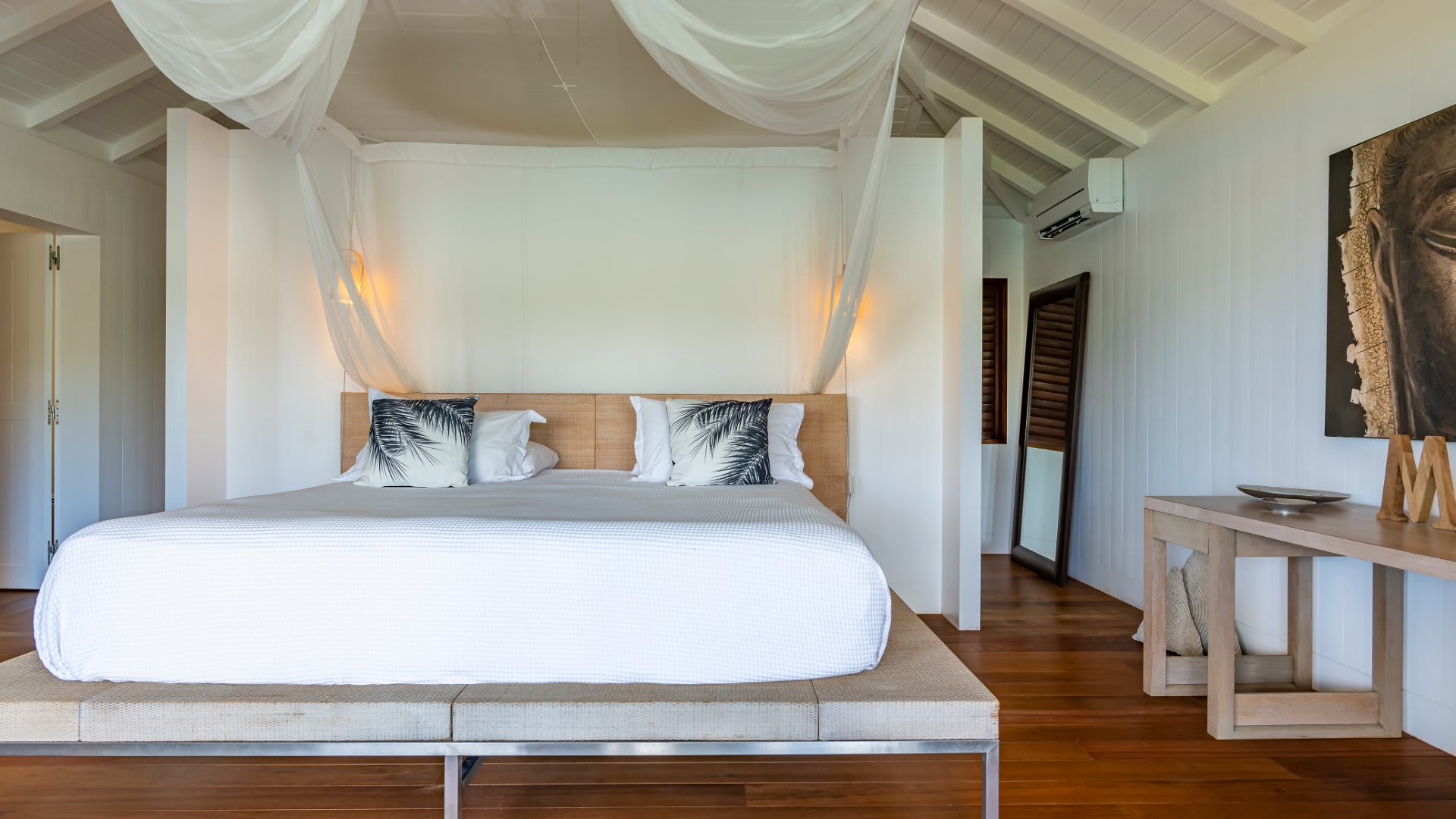 Bayfront Property with Pool in Marigot 4