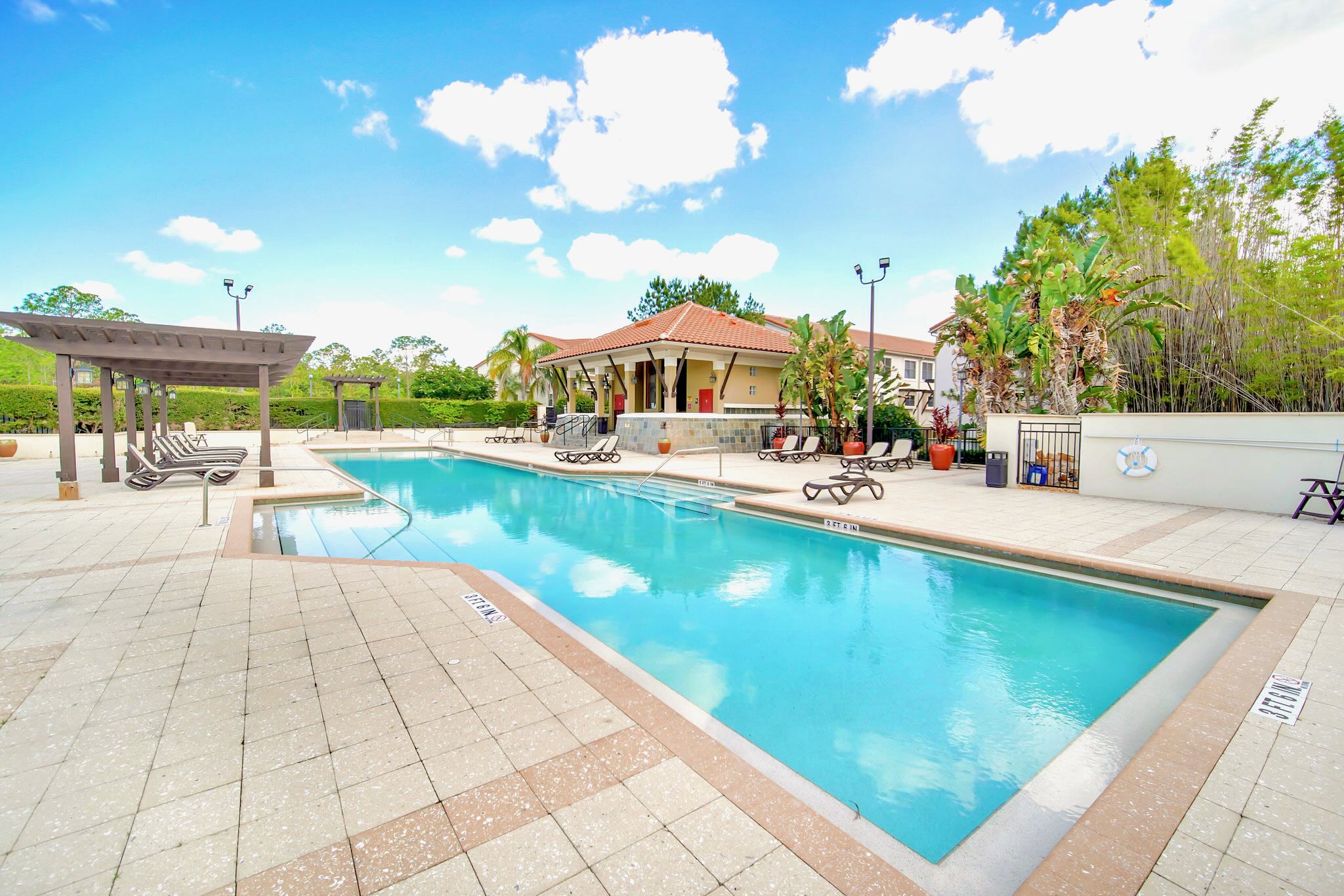 Upscale 4BR Townhome Resort Access Near Disney