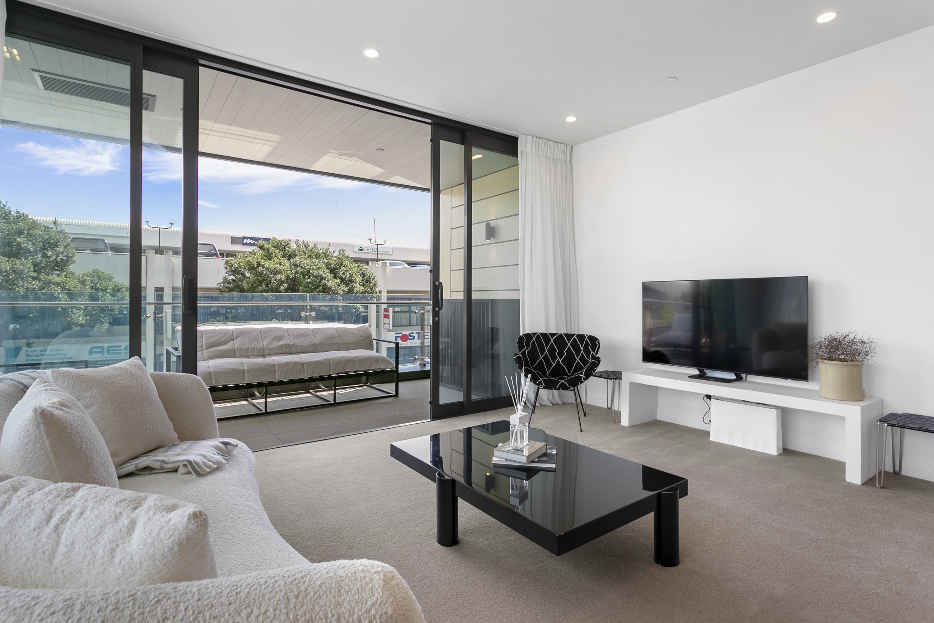 Modern and Spacious Living in Wynyard Quarter - Image 2