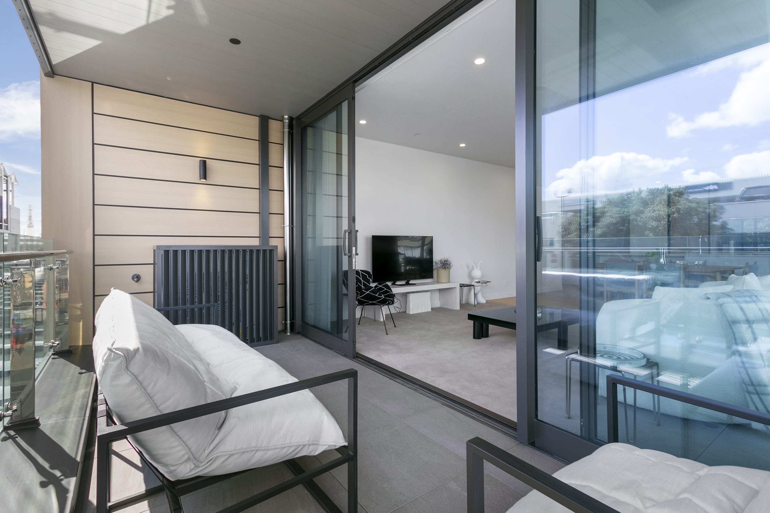 Modern and Spacious Living in Wynyard Quarter - Image 5