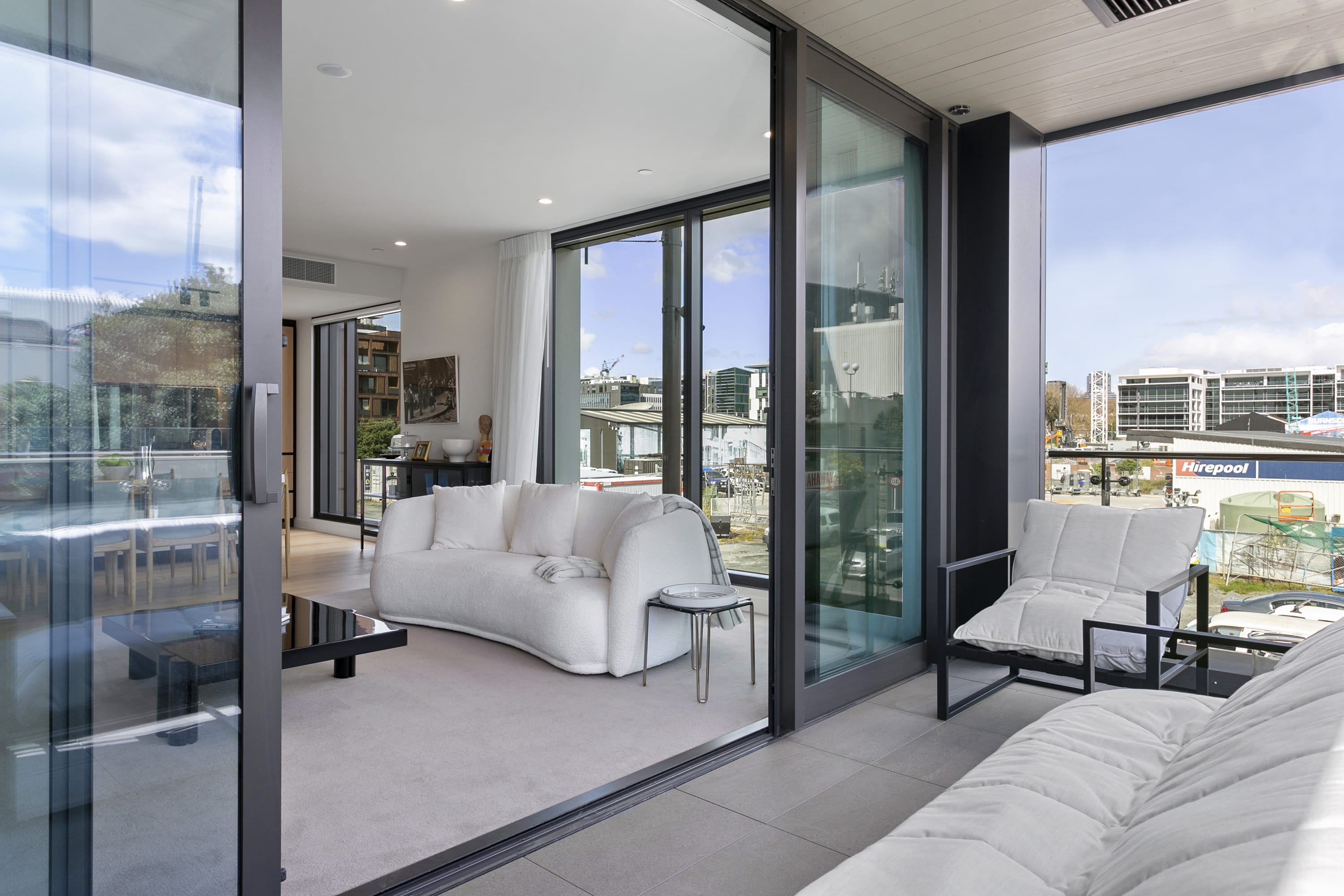 Modern and Spacious Living in Wynyard Quarter - Image 4