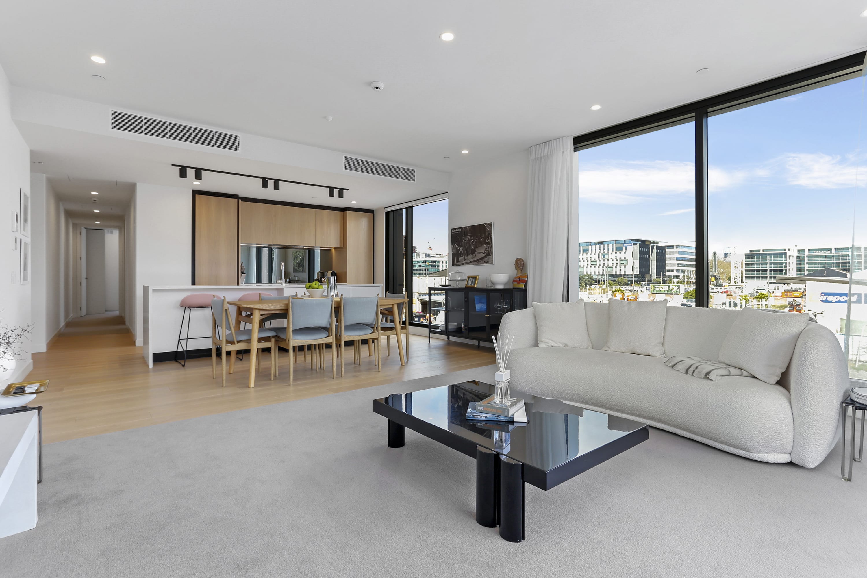 Modern and Spacious Living in Wynyard Quarter - Image 1