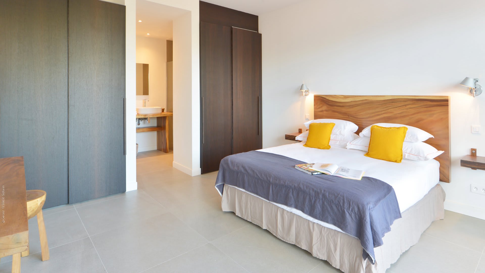Superb Villa with Contemporary Style 6