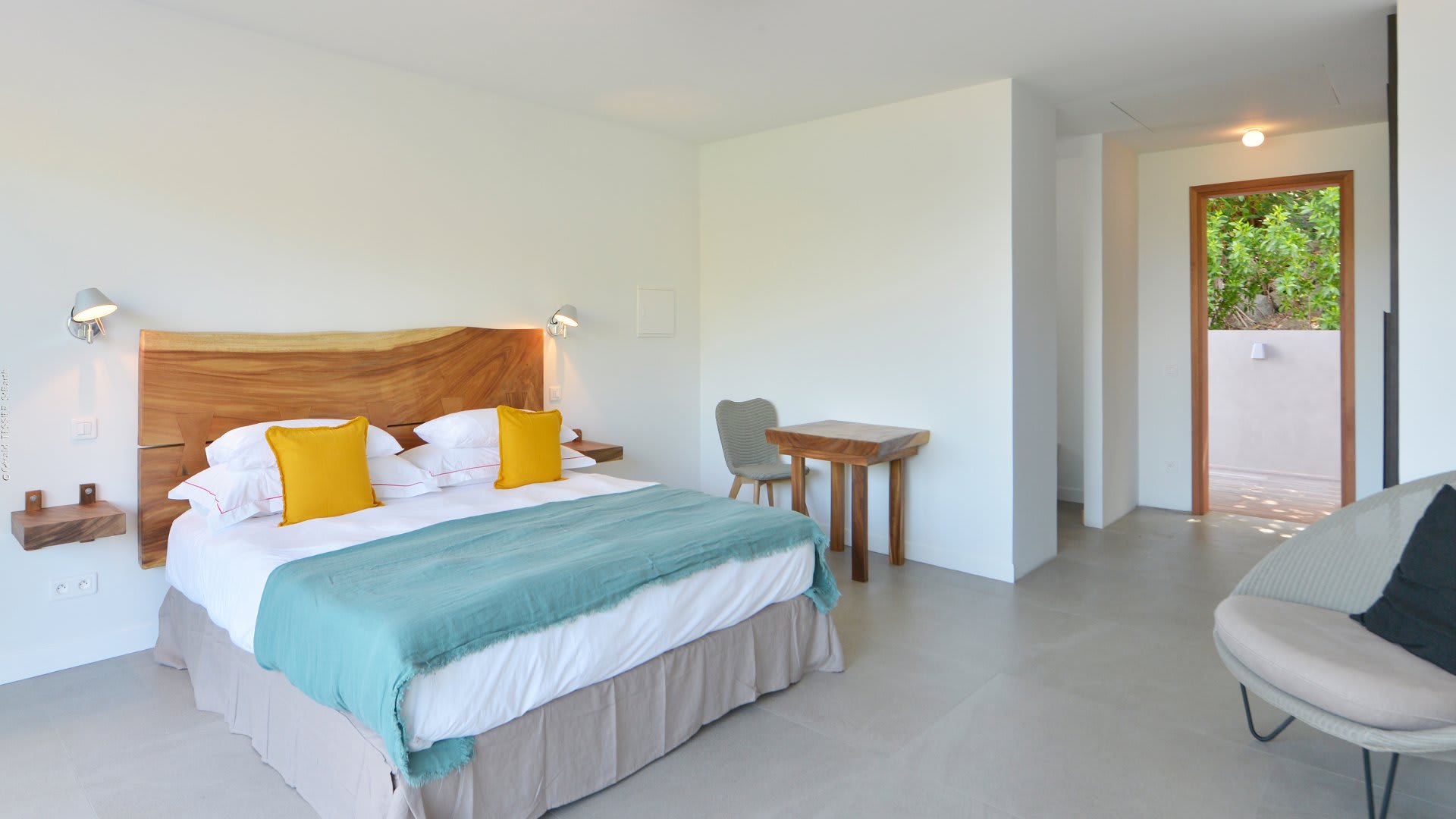Superb Villa with Contemporary Style 3