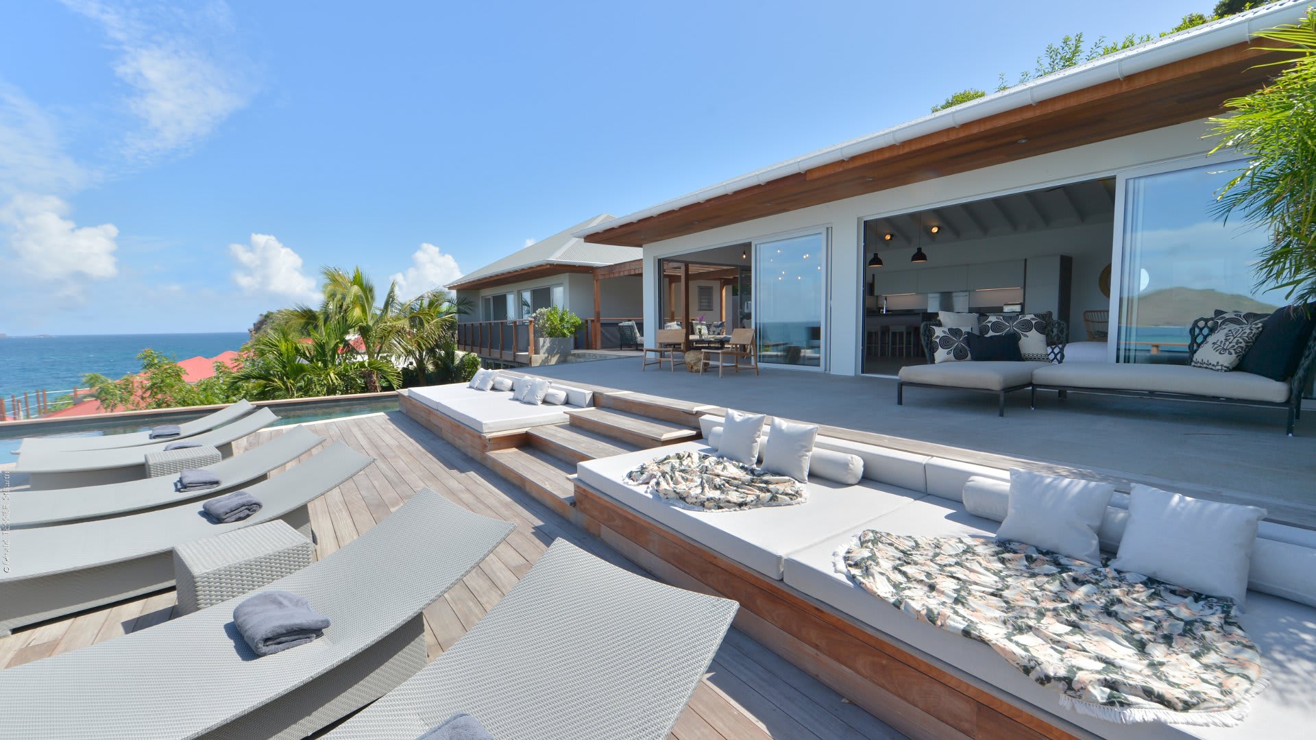 Superb Villa with Contemporary Style 2