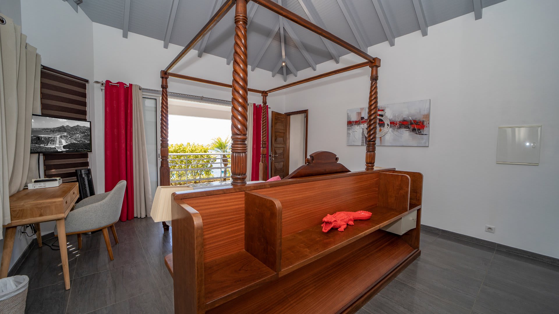 Quiet Villa Surrounded by Tropical Vegetation 6