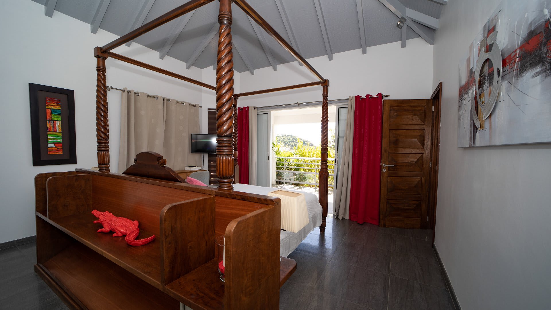 Quiet Villa Surrounded by Tropical Vegetation 5