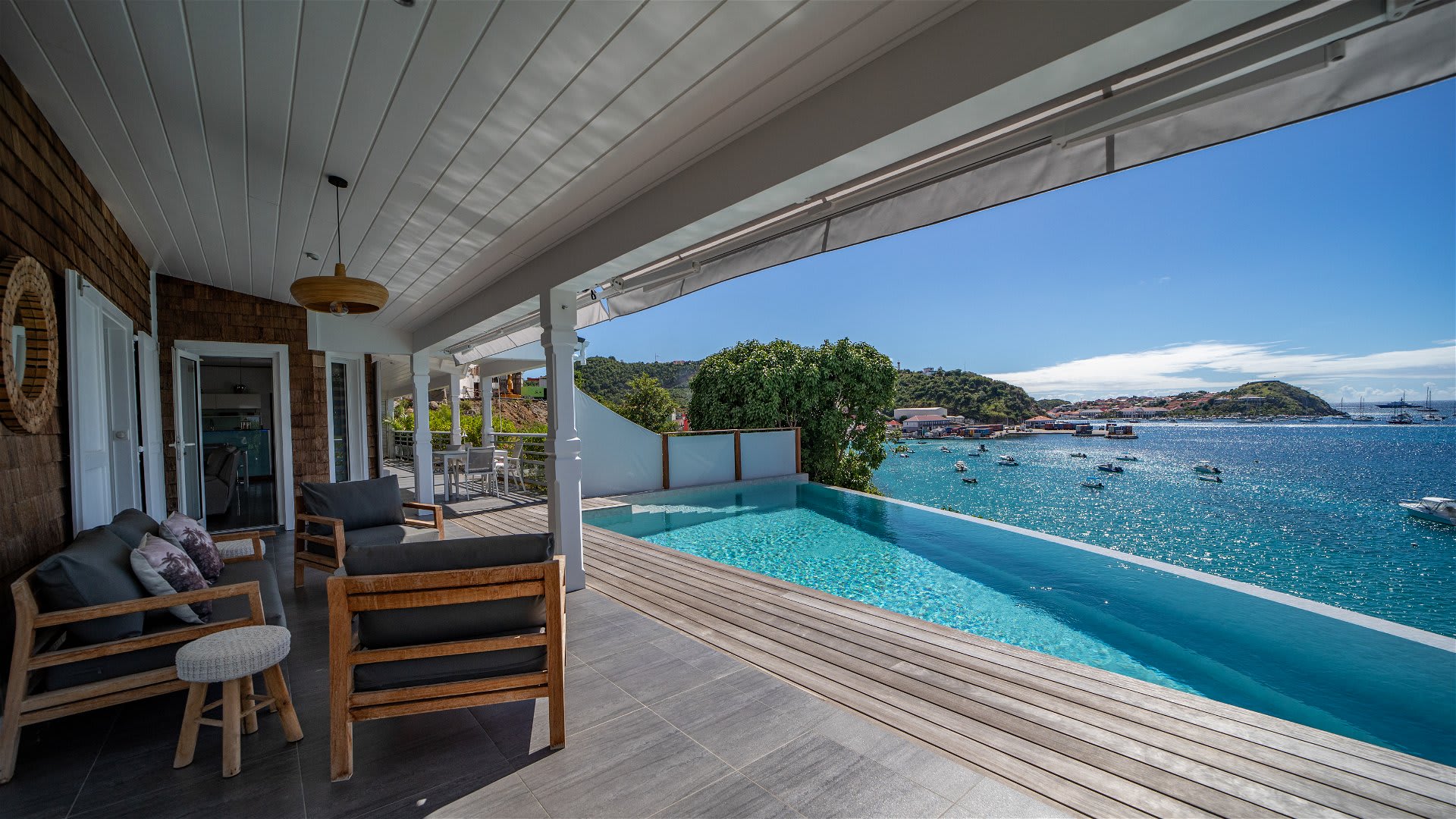 Quiet Villa Surrounded by Tropical Vegetation 2