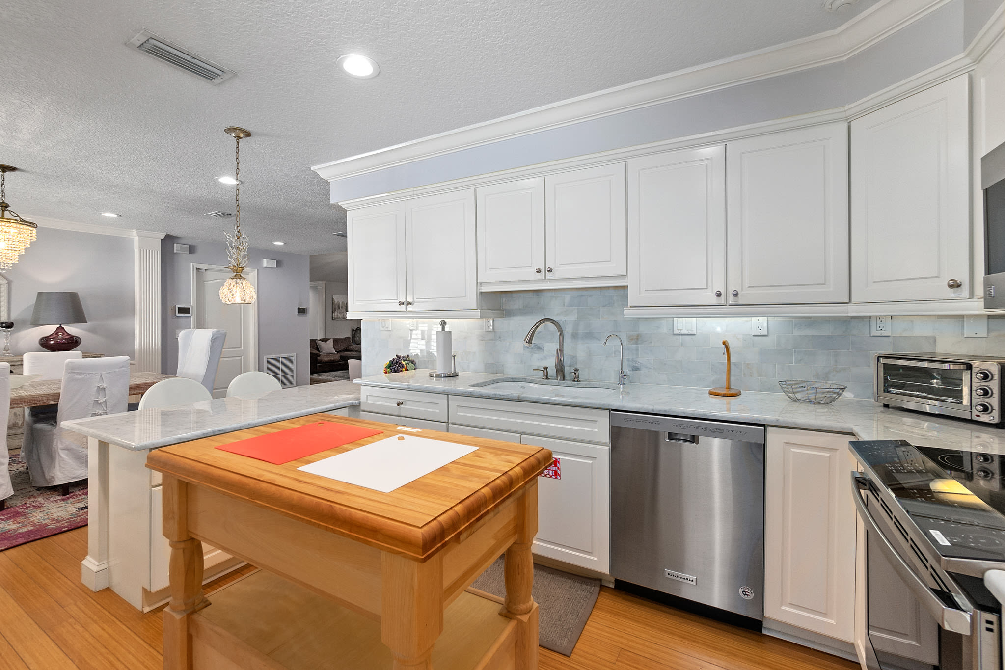 Spacious, modern, perfect location on Magnolia Ave — photo 16