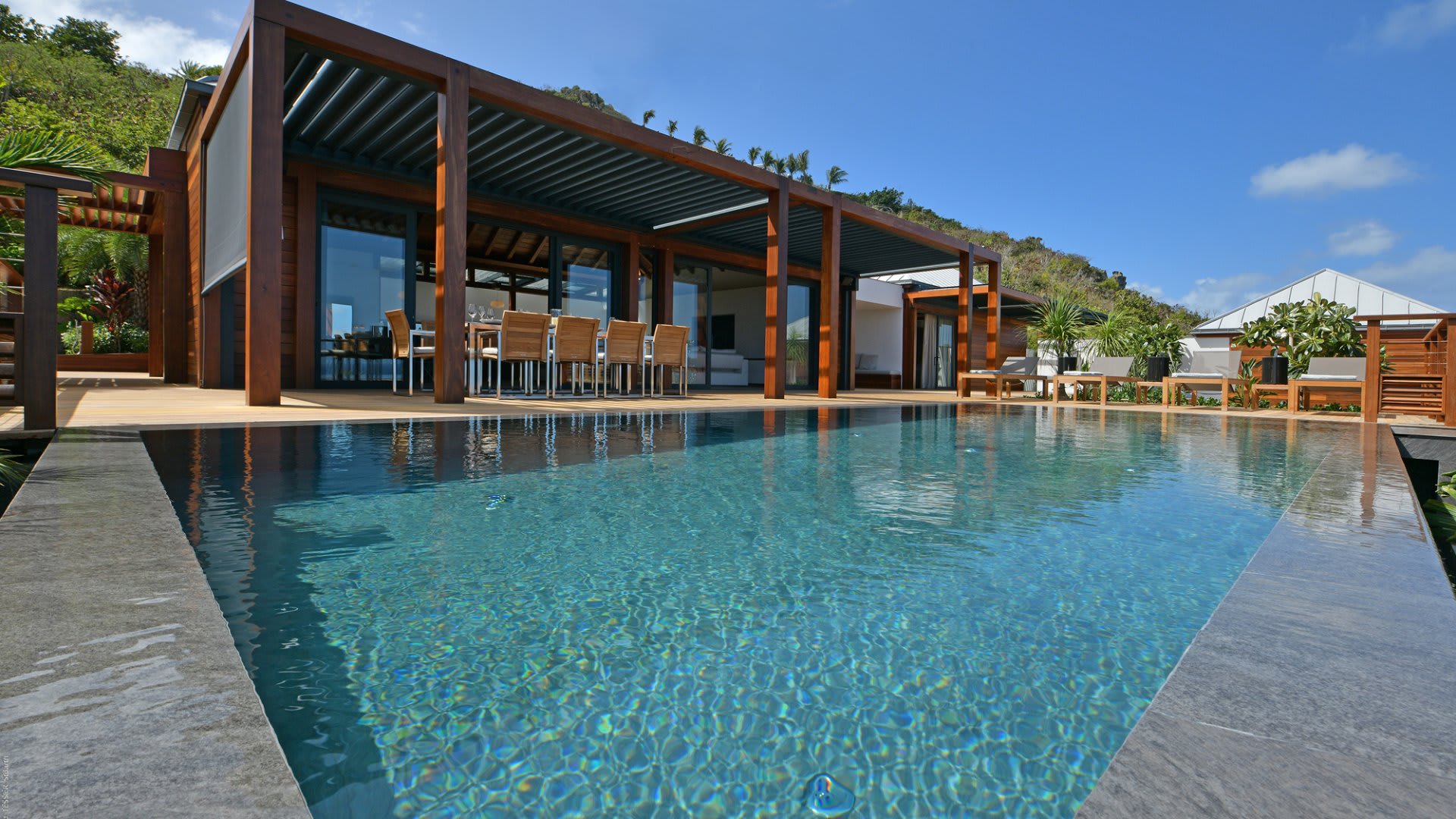 Contemporary Villa on a Hillside