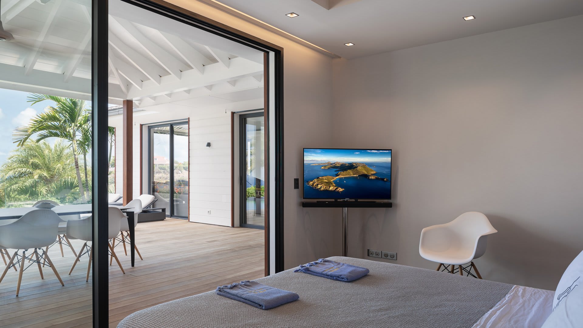 True Paradise Nestled on the Hillside 3