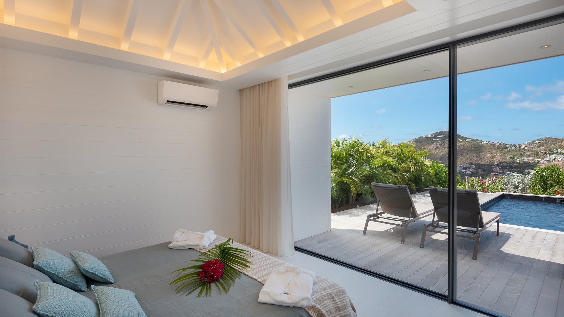 Lovely Decorated Villa with Ocean View | Photo 9