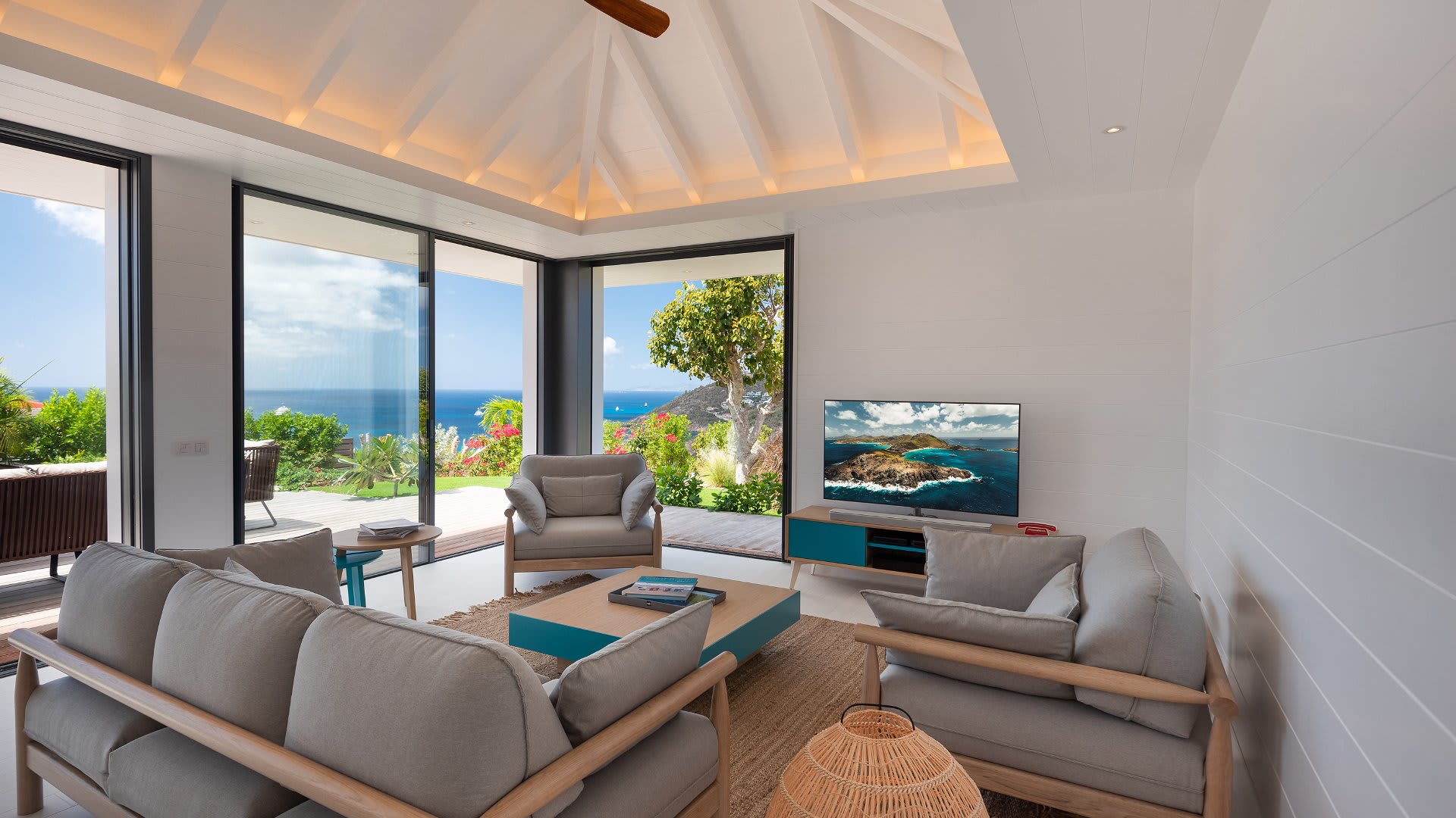 Lovely Decorated Villa with Ocean View | Photo 18