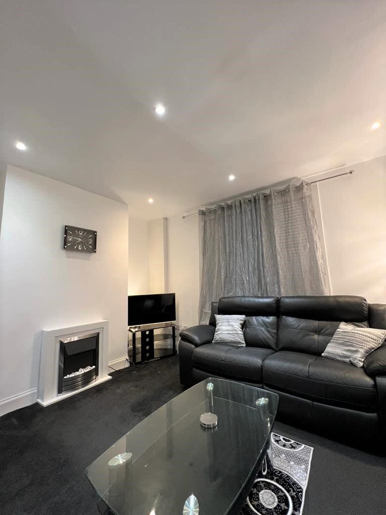 Lovely 2 Bed Apt close to Silverburn Mall