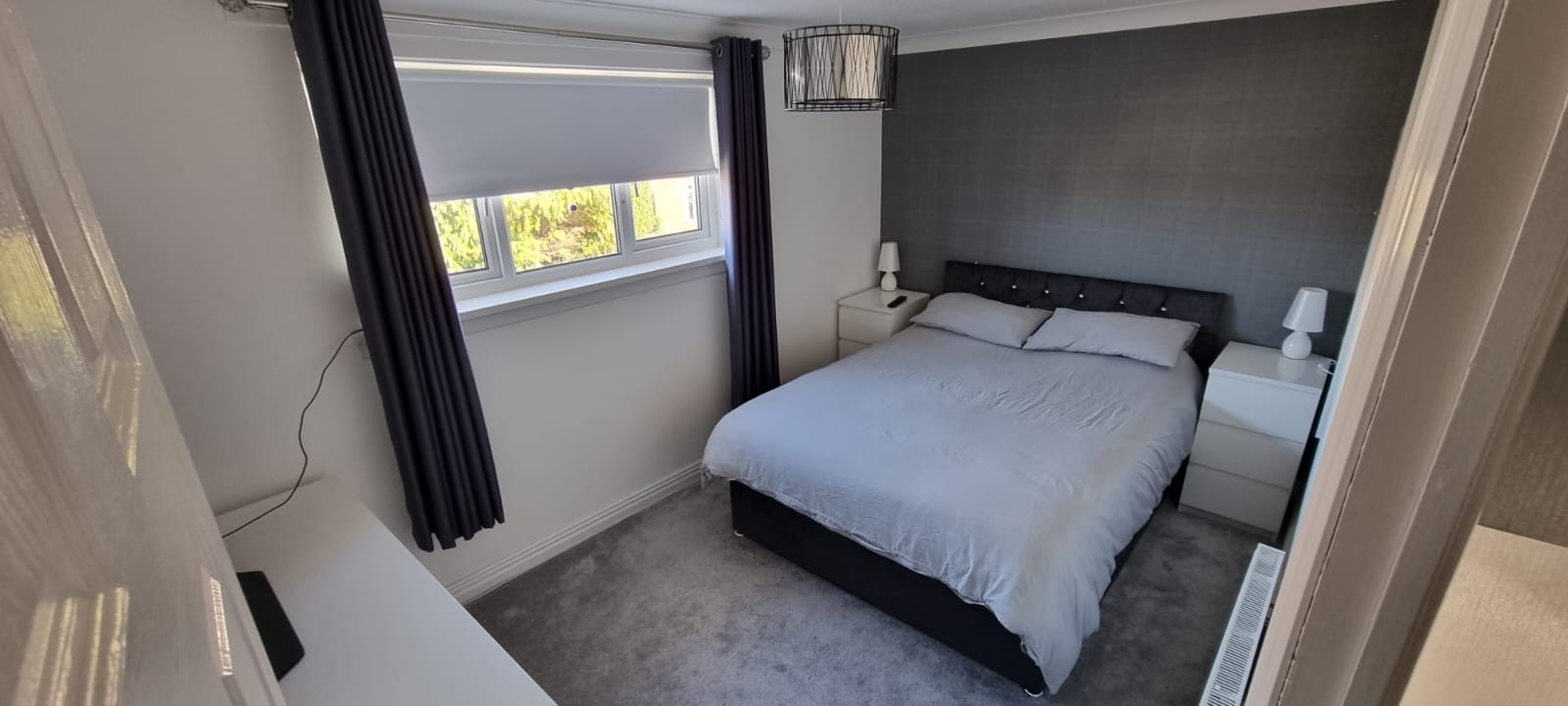 Beautiful 2 bed house, close to M74 and Strathclyde Park
