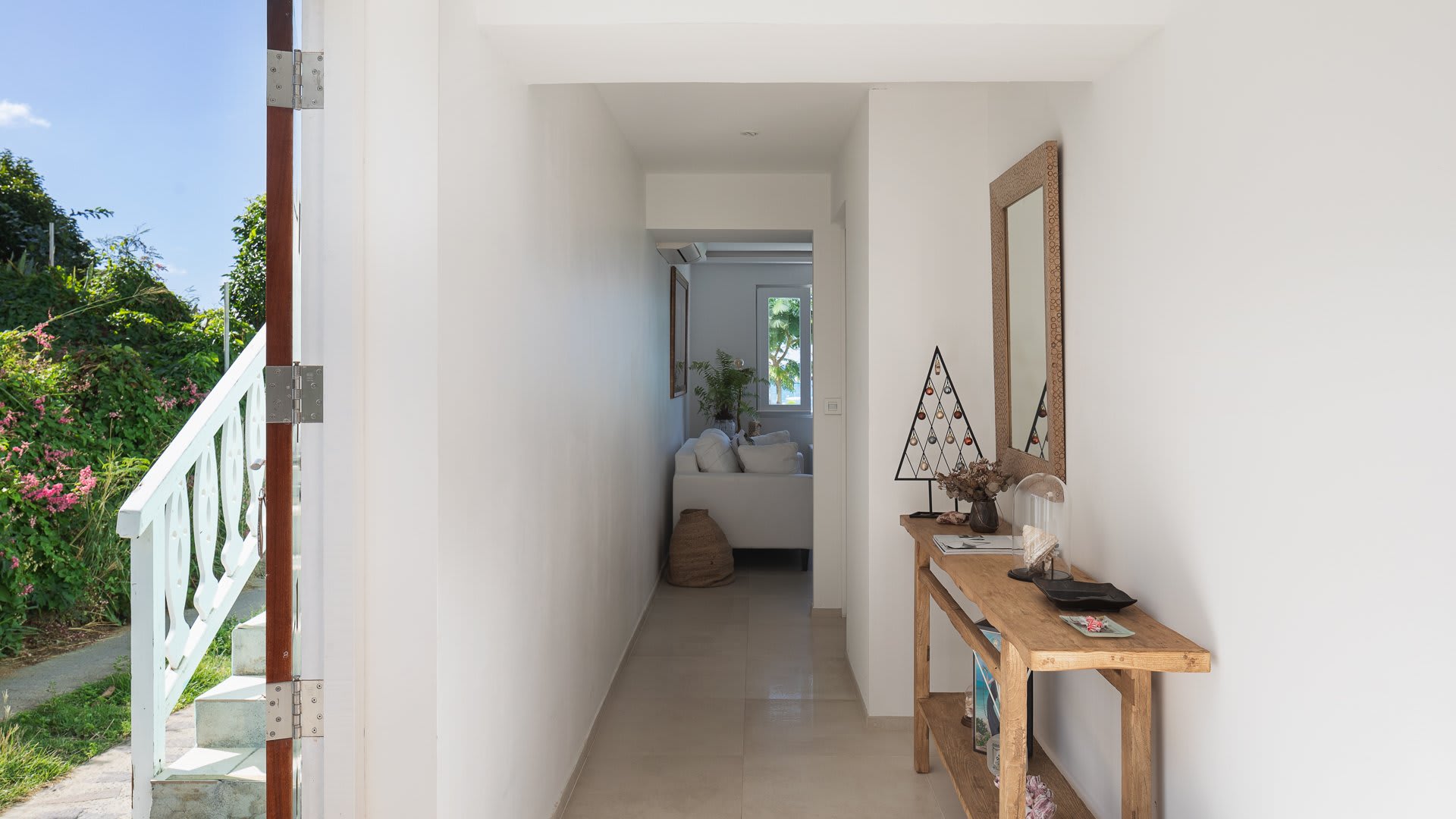 Caribbean Style Villa with Lush Environment 5