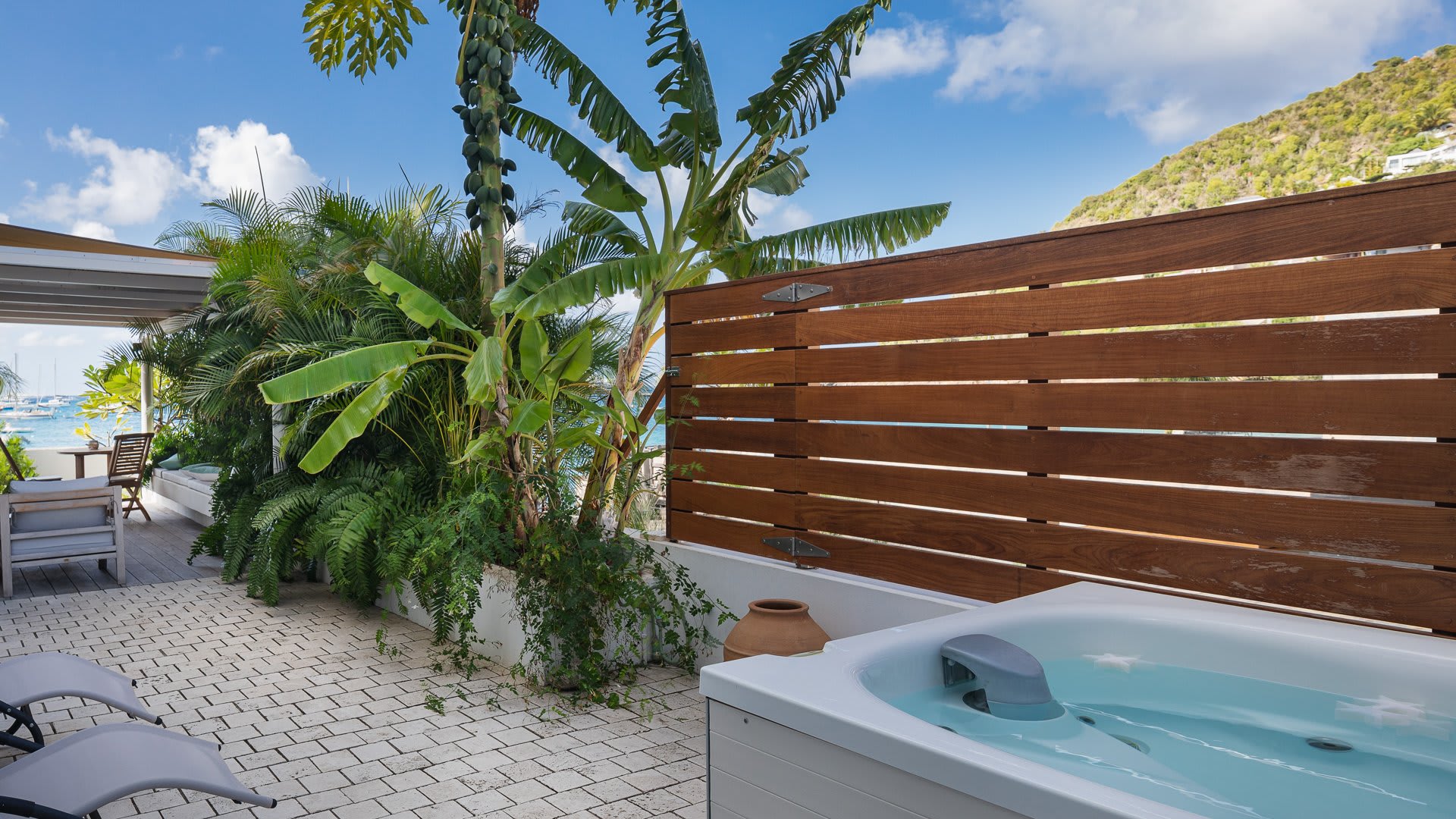 Caribbean Style Villa with Lush Environment 2