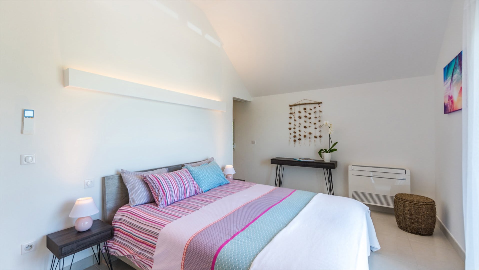 Lovely Villa with Lush Garden | Photo 2